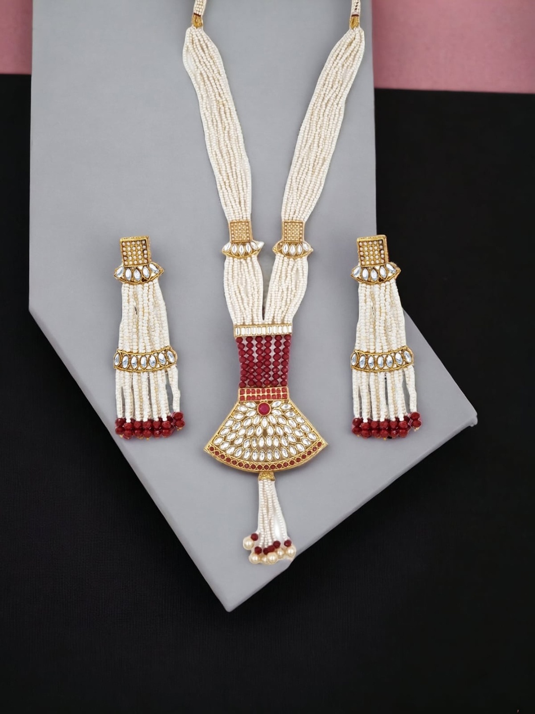 

Anouk Gold Plated Kundan Stone Studded & Beaded Jewellery Set