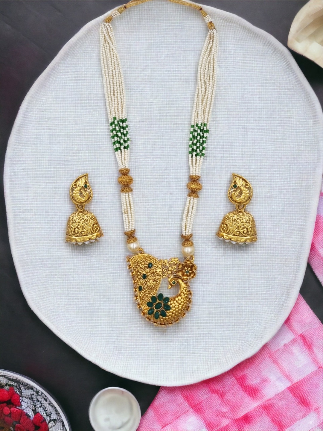 

Anouk Gold-Plated Kundan-studded & Beaded Jewellery Set