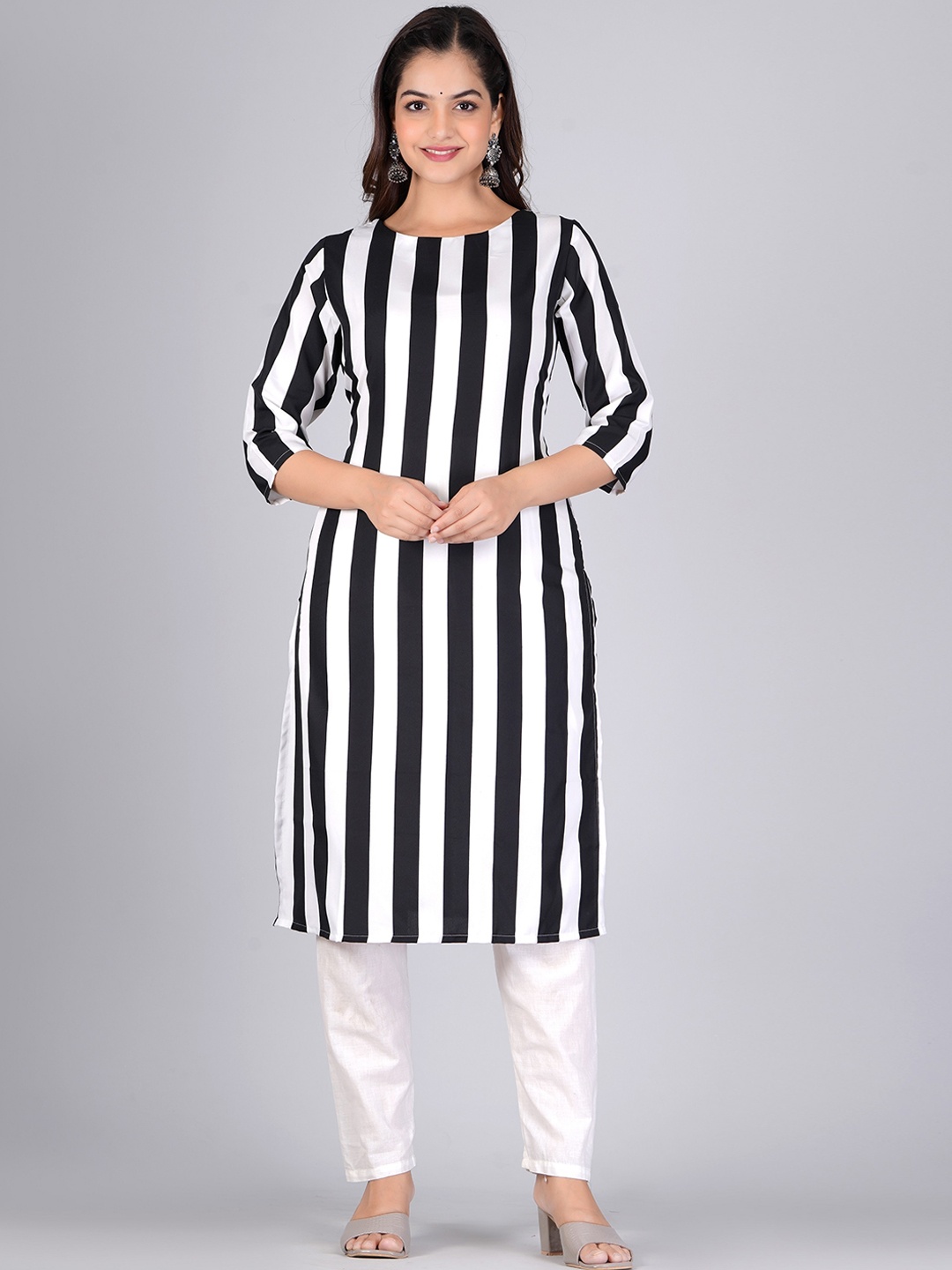 

KUROCK Striped Straight Kurta, Black