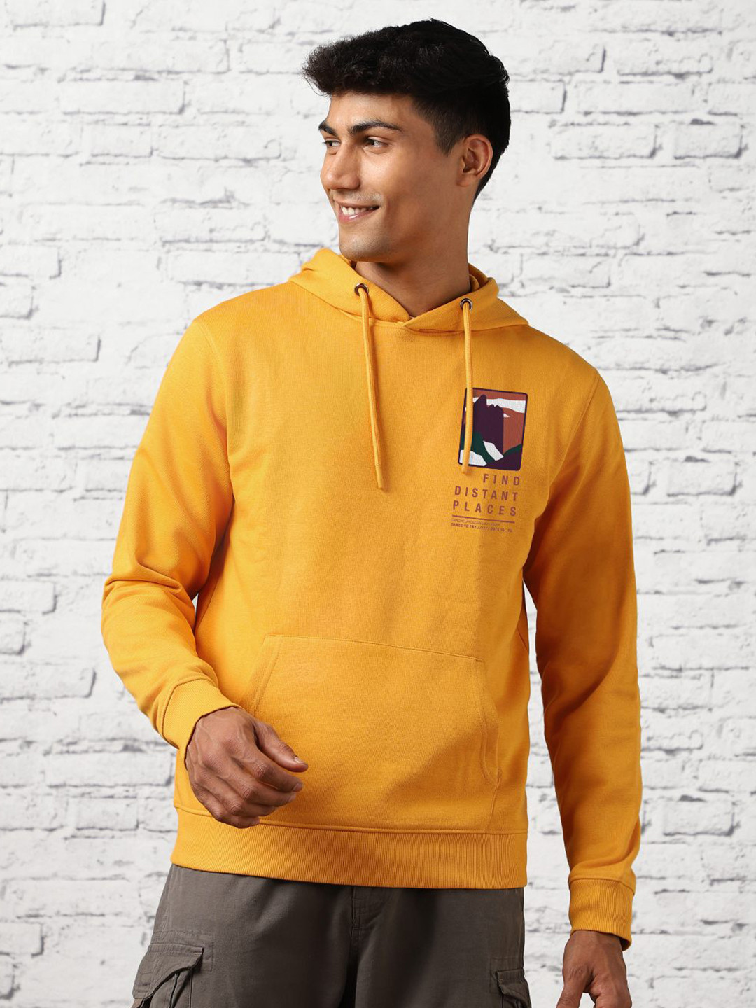 

NOBERO Graphic Printed Hooded Sweatshirt, Mustard