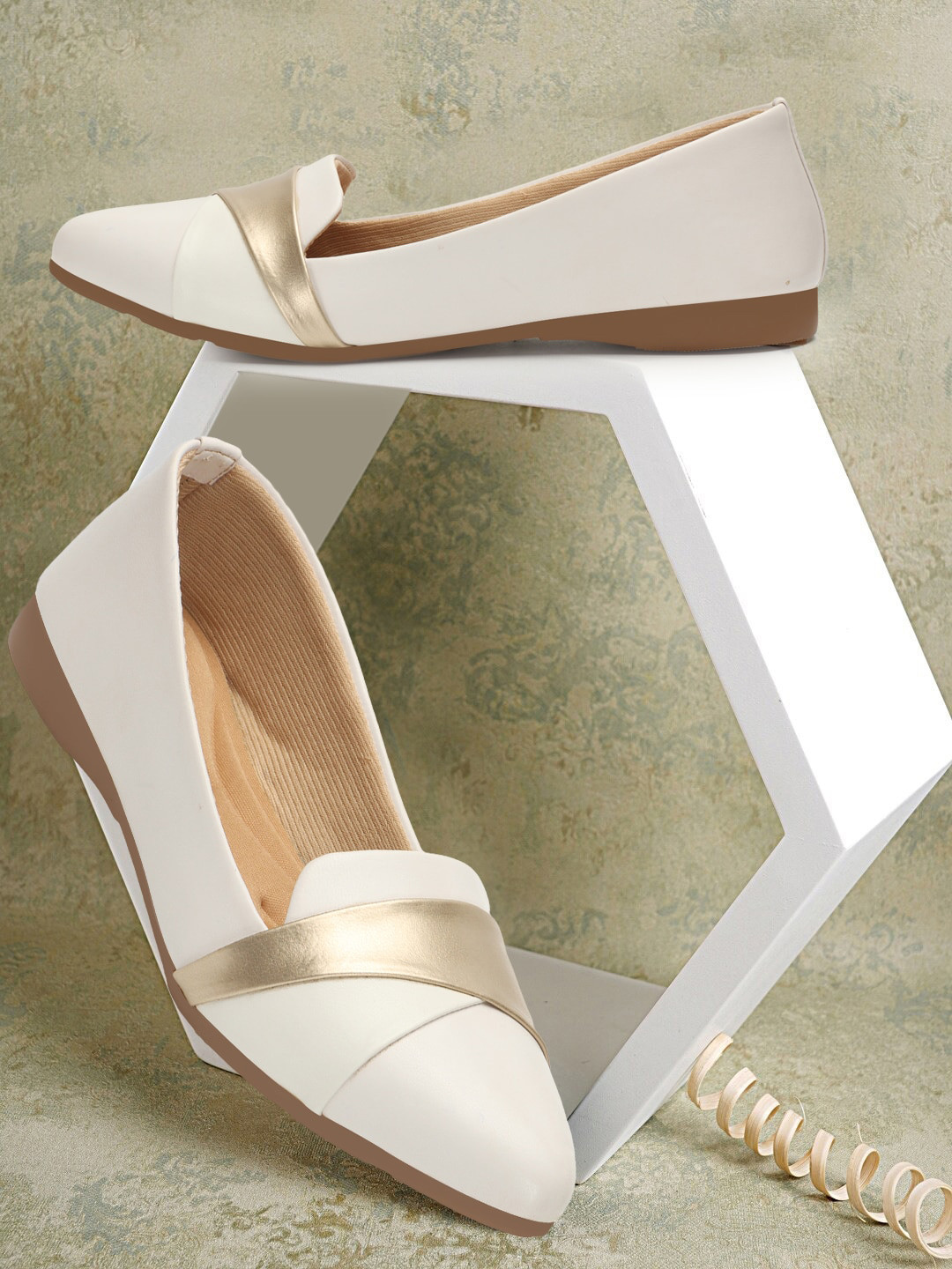

CLOSHO Pointed Toe Ballerinas, White