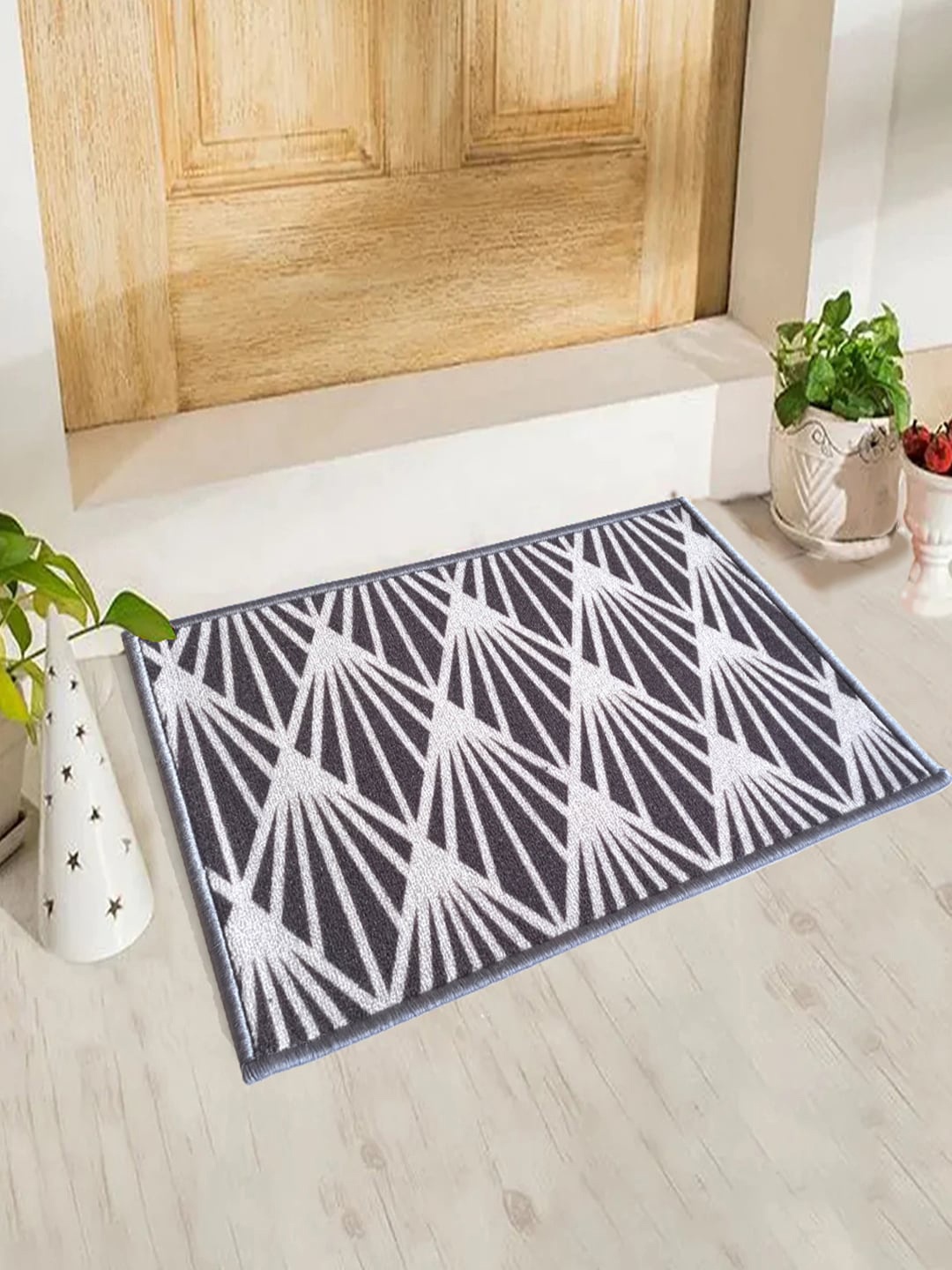 

Matz and More Grey & White Printed Anti-Slip Doormat