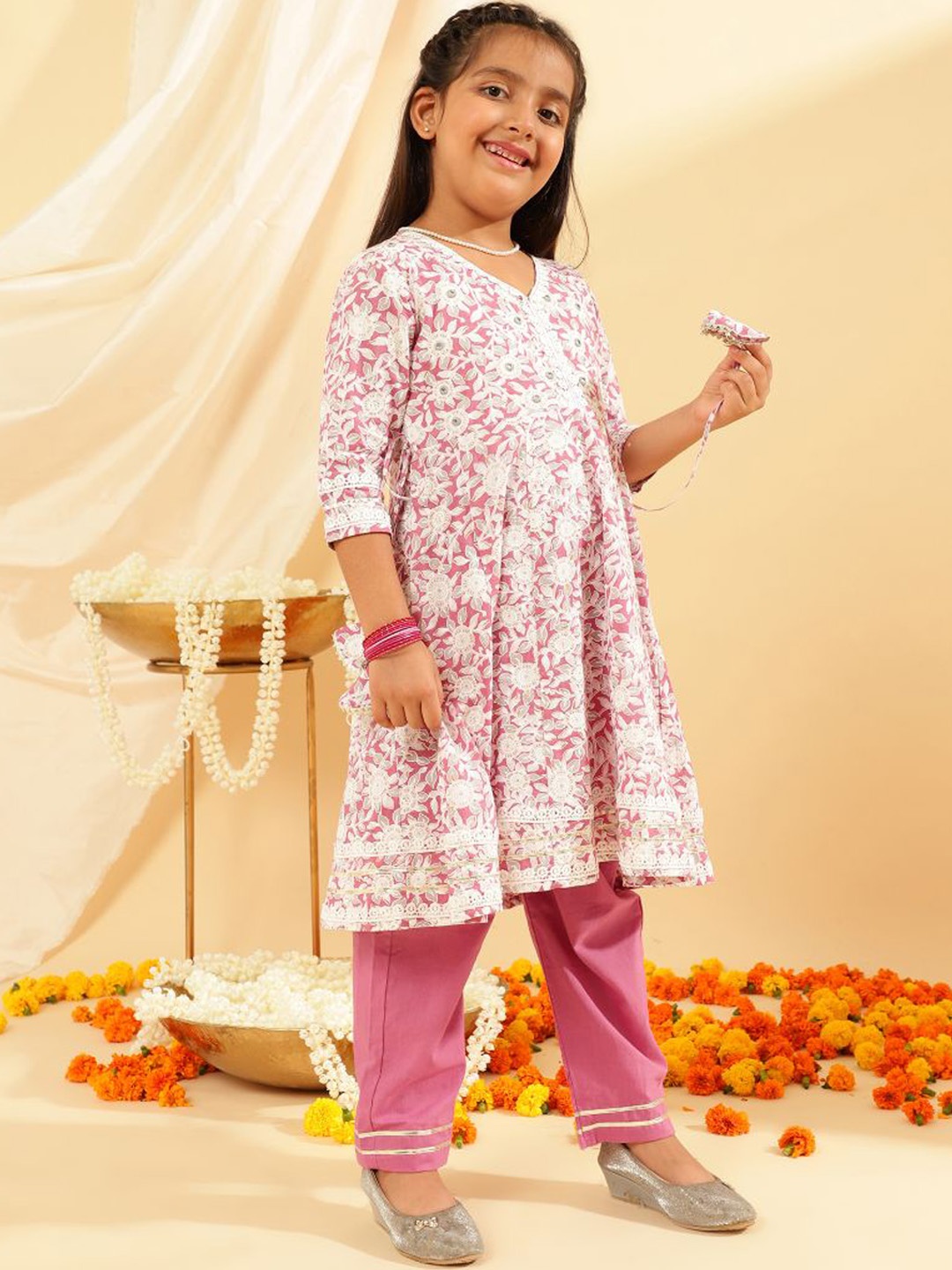 

Sangria Girls Floral Printed V-Neck Pure Cotton A-Line Kurta & Trouser With Dupatta, Mauve