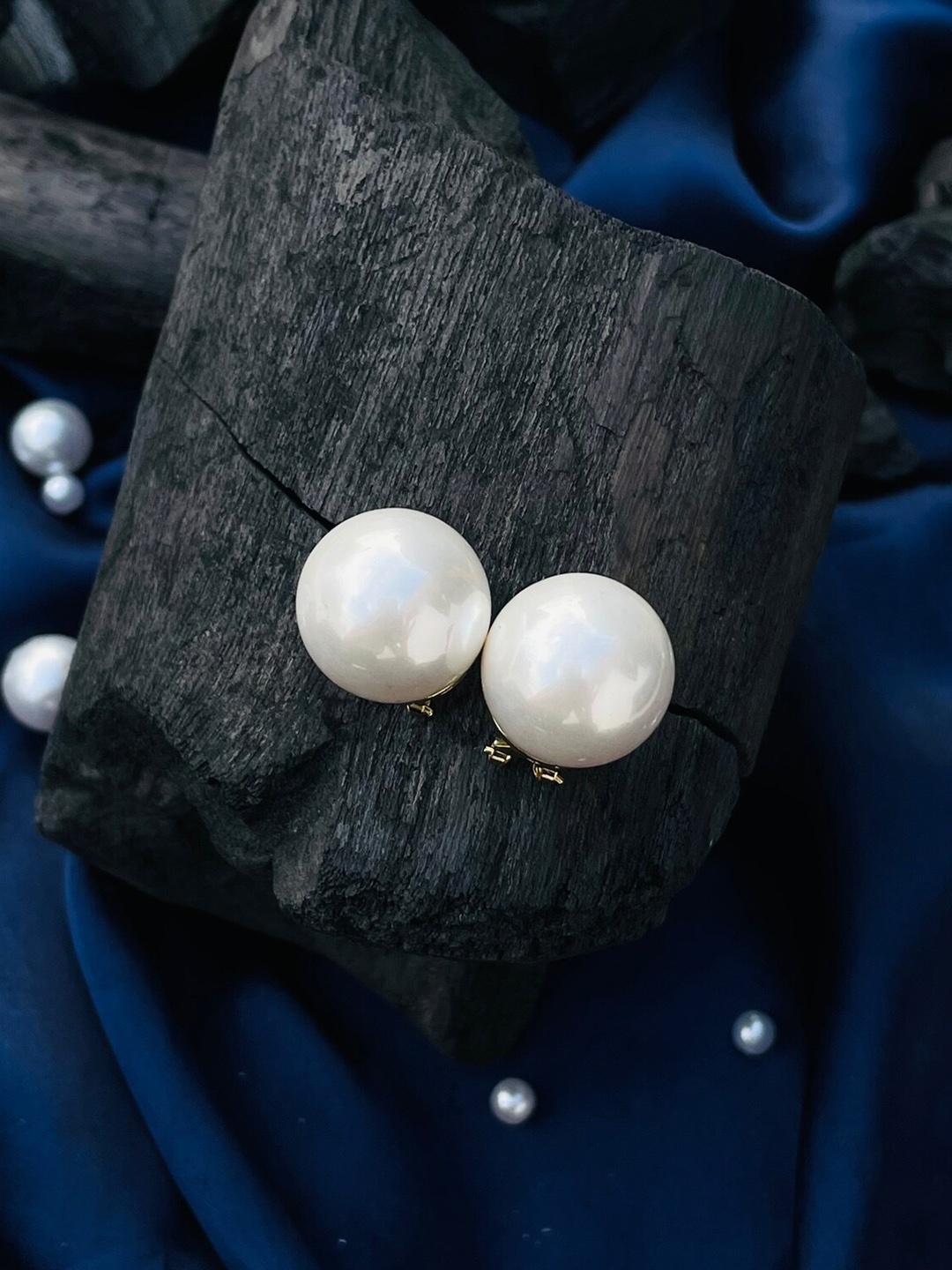 

ISHKAARA Gold-Plated Beaded Circular Studs