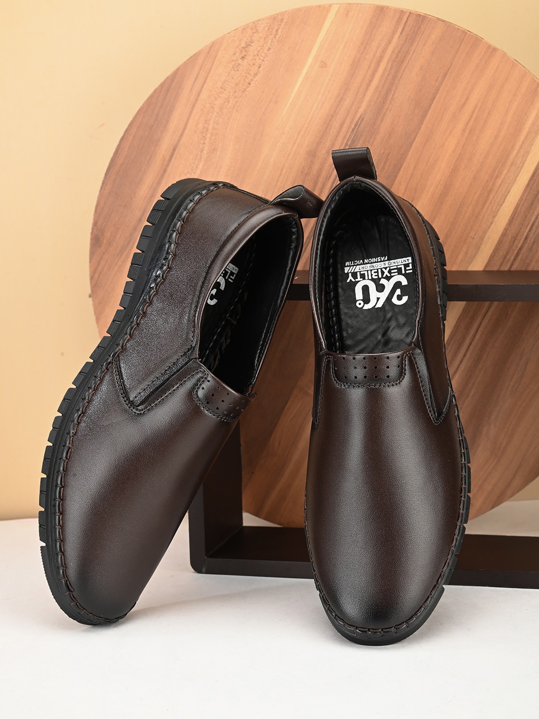 

Fashion Victim Men Textured Formal Slip-On Shoes, Brown