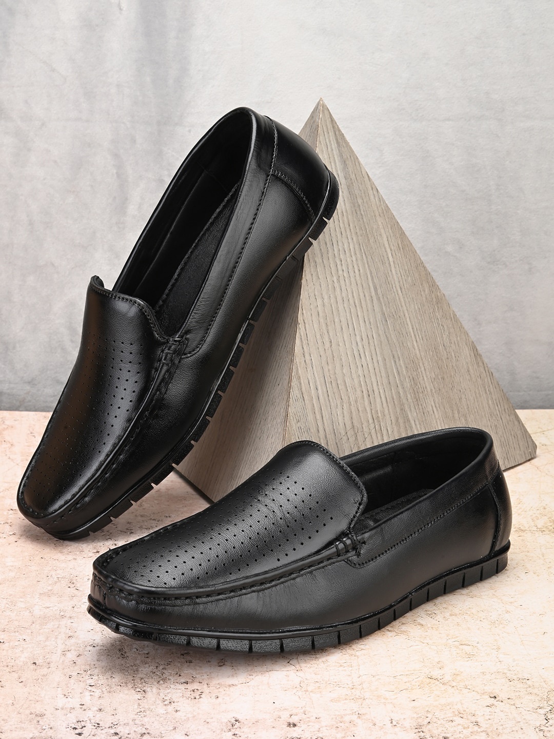 

Fashion Victim Men Perforated Leather Formal Loafers, Black
