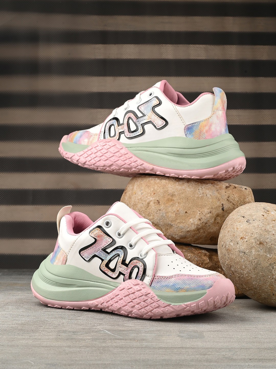 

The Roadster Lifestyle Co. Women White & Pink Printed Lightweight Comfort Insole Sneakers