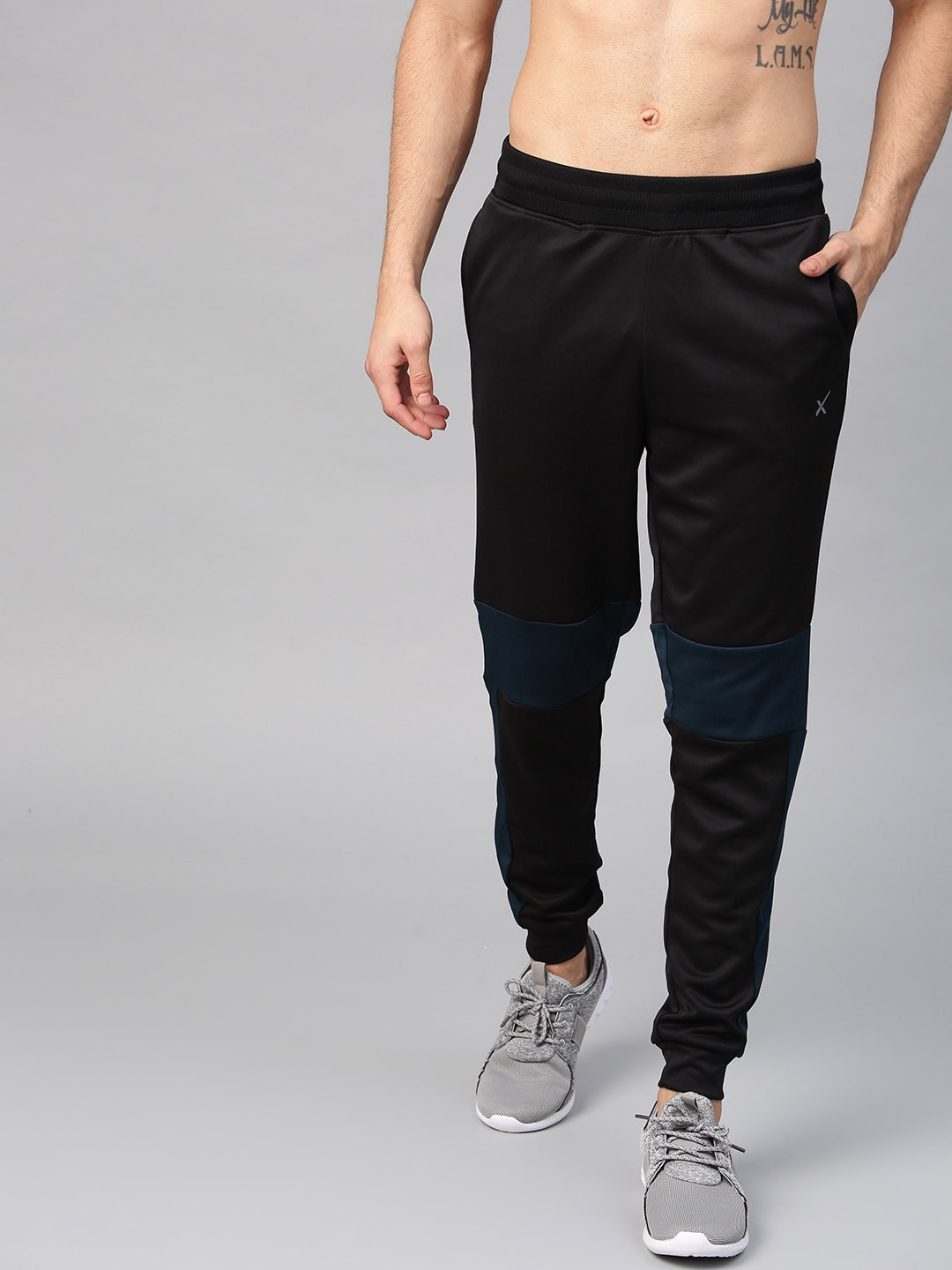 

HRX by Hrithik Roshan Men Black & Navy Blue Colourblocked Joggers