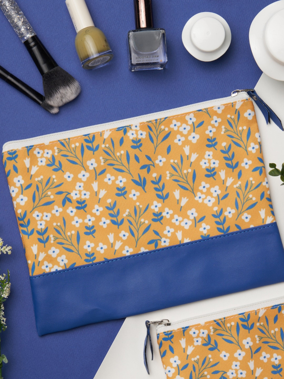 

Doodle Digital Unisex Floral Printed Water Resistant Travel Pouch, Mustard