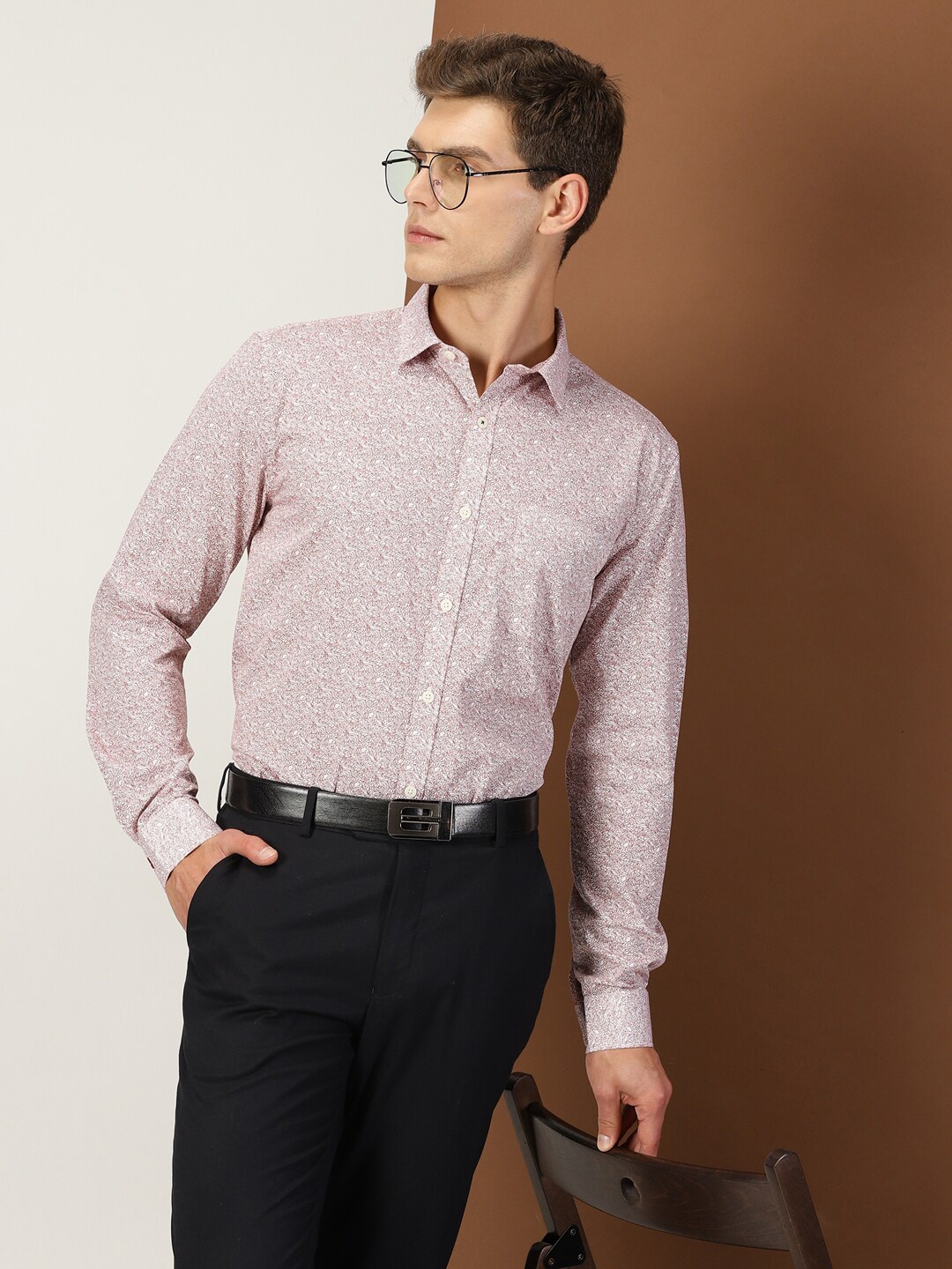 

INVICTUS Original Slim Fit Floral Printed Spread Collar Cotton Formal Shirt, Maroon