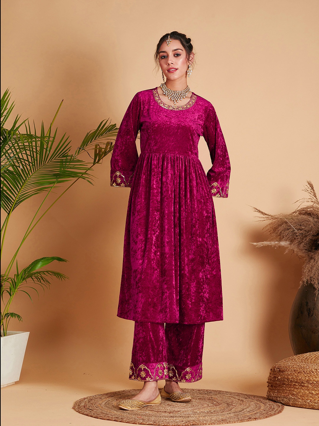 

Shae by SASSAFRAS Fuchsia Floral Embroidered Velvet Flared Sleeves Kurta