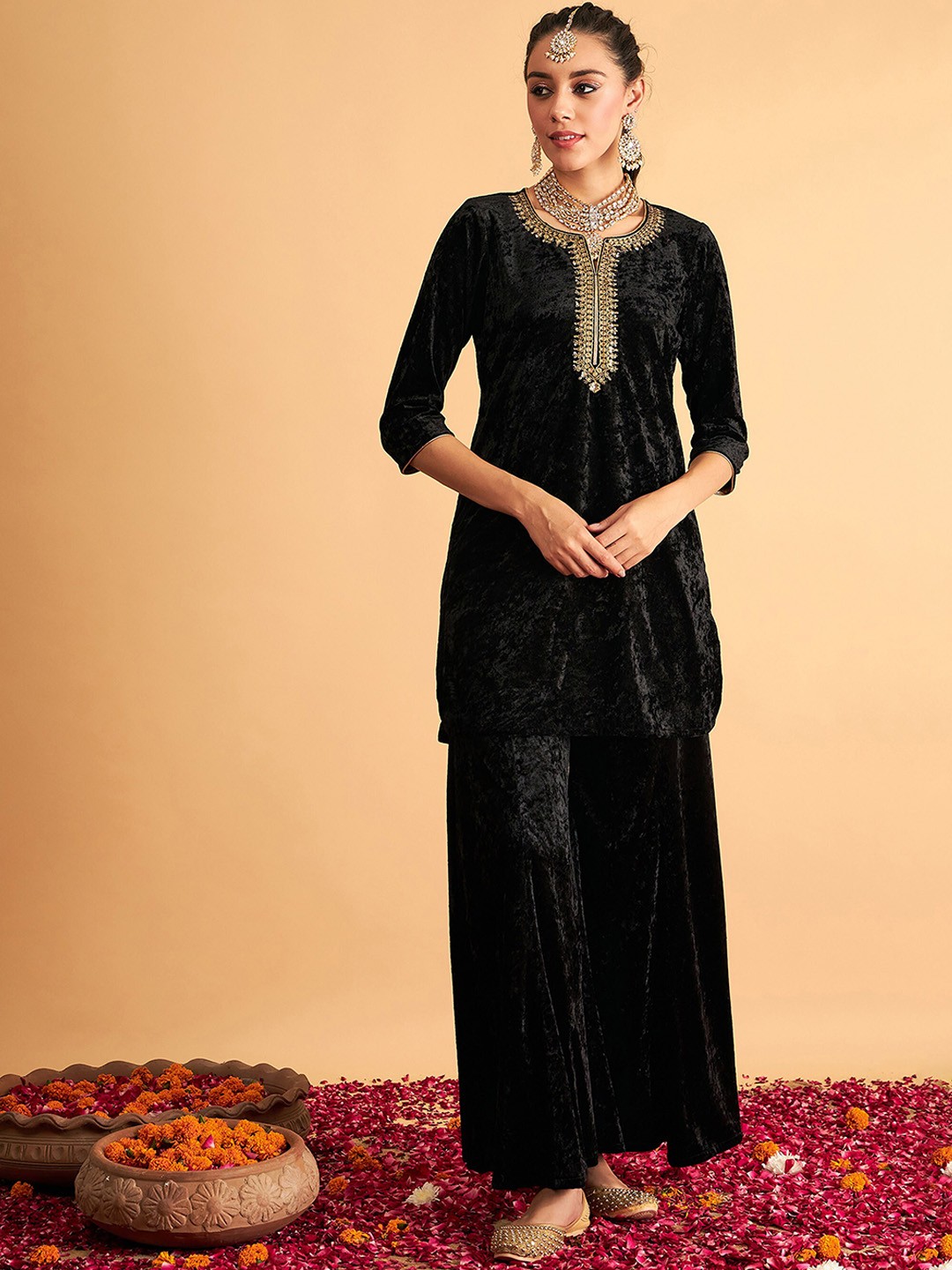 

Shae by SASSAFRAS Yoke Design Sequinned Velvet Kurti, Black