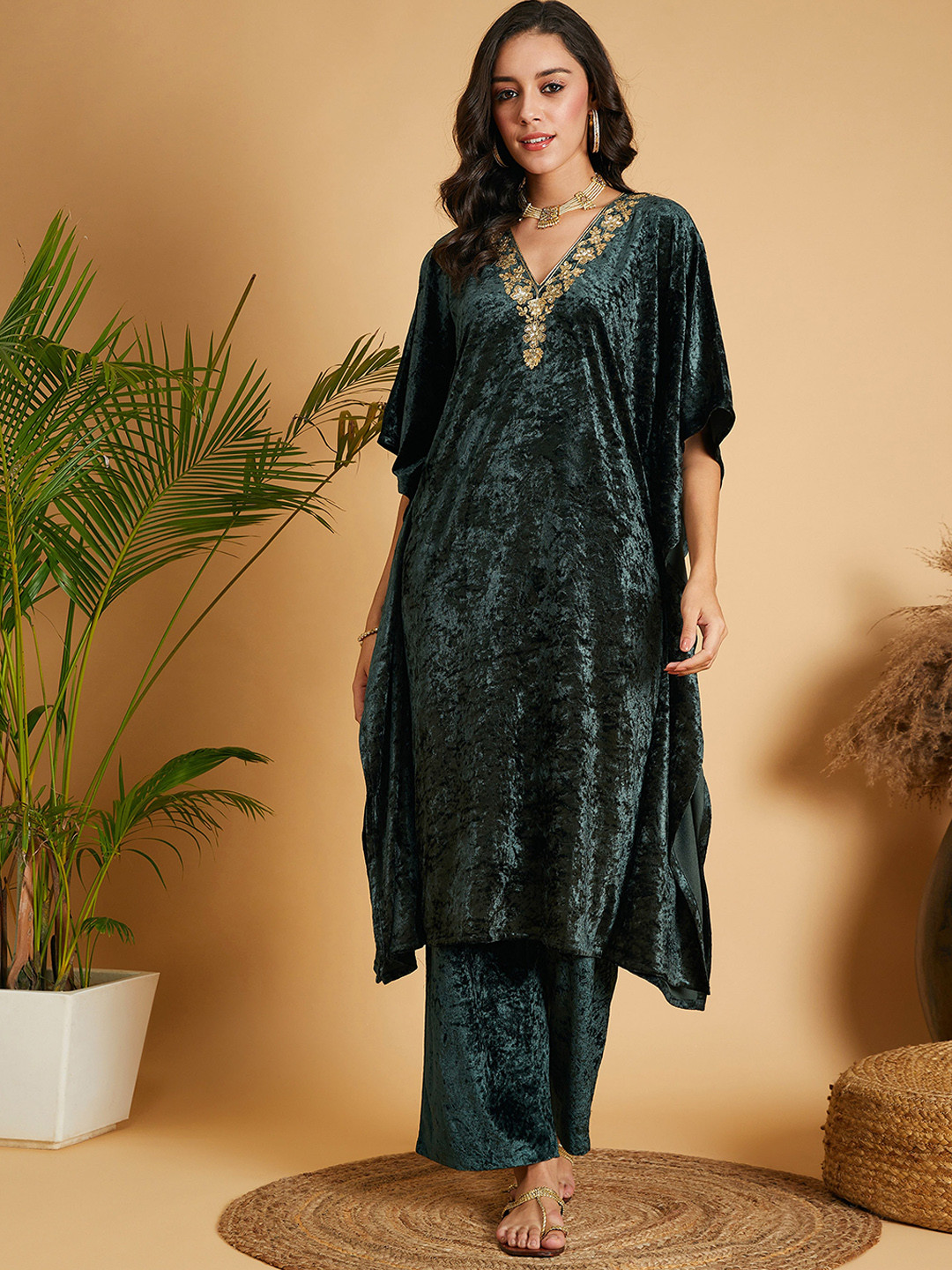 

Shae by SASSAFRAS Embroidered V-Neck Flared Sleeves Kaftan Sequinned Work Velvet Kurta, Green
