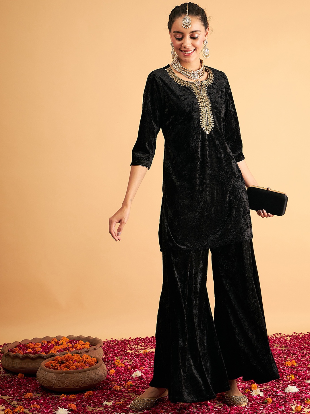 

Shae by SASSAFRAS Ethnic Motifs Embroidered Regular Kurta with Palazzos, Black