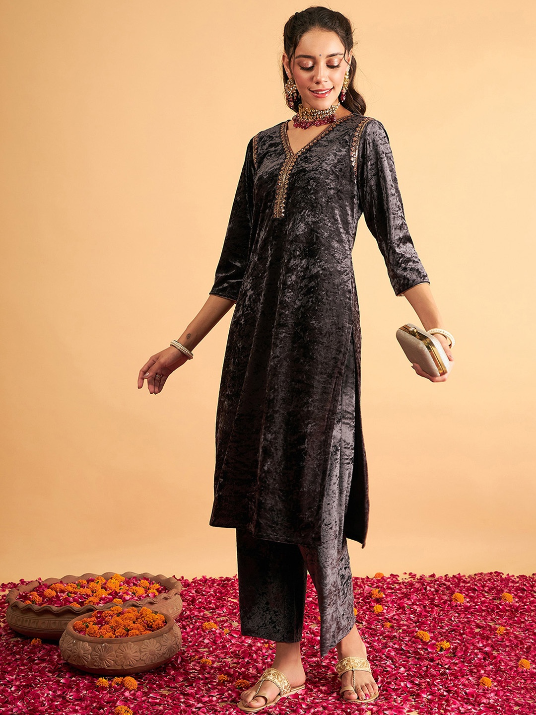 

Shae by SASSAFRAS Sequined Velvet Straight Kurta, Grey