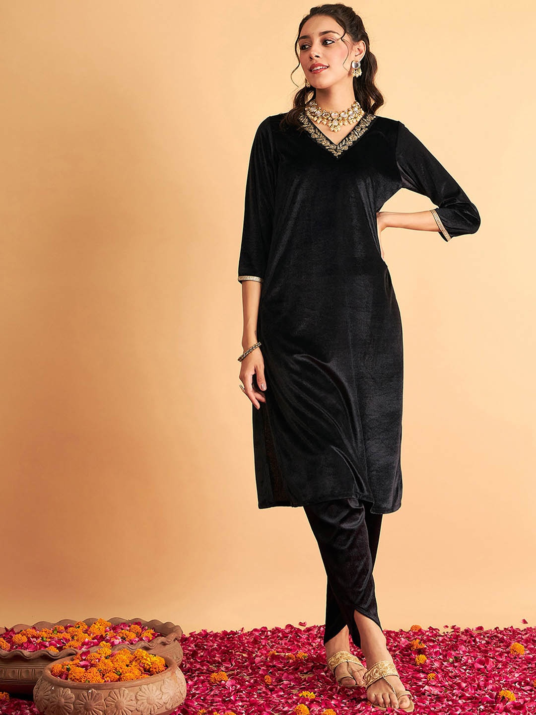 

Shae by SASSAFRAS Embroidered V-Neck Zari Velvet Kurta, Black