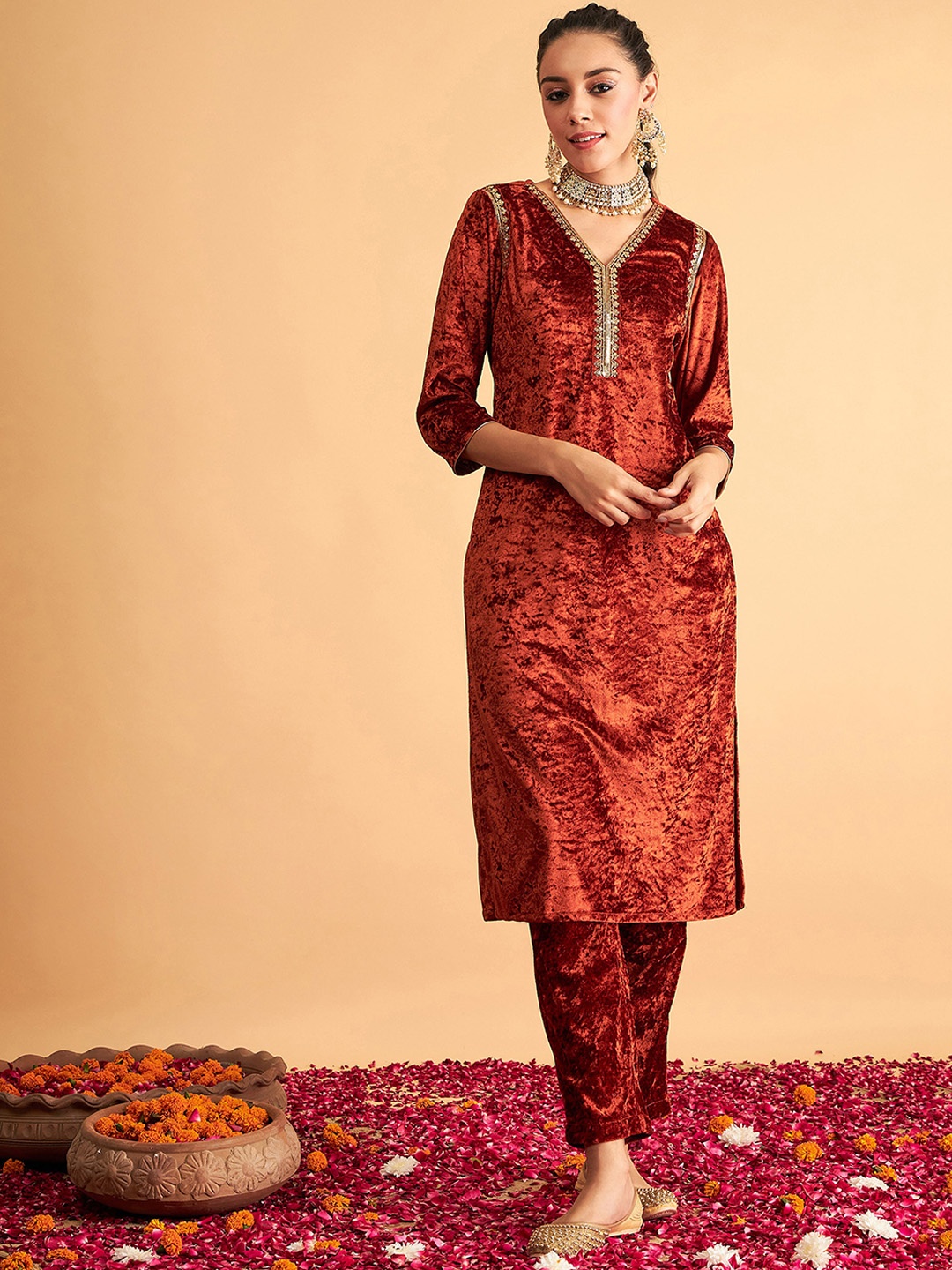 

Shae by SASSAFRAS Rust Sequinned Velvet Straight Kurta