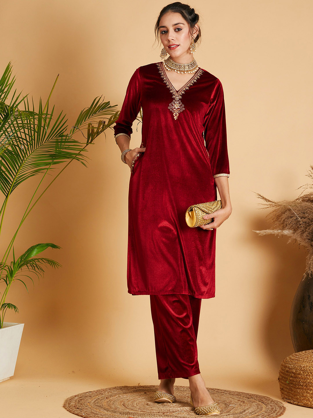 

Shae by SASSAFRAS Sequined Velvet Straight Kurta, Maroon