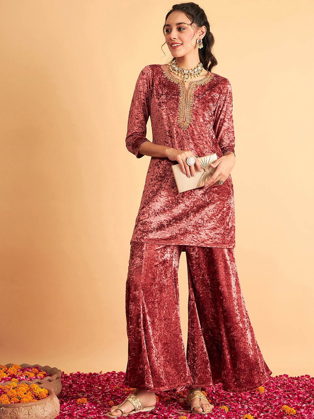 

Shae by SASSAFRAS Ethnic Motifs Embroidered Regular Kurta with Palazzos, Pink
