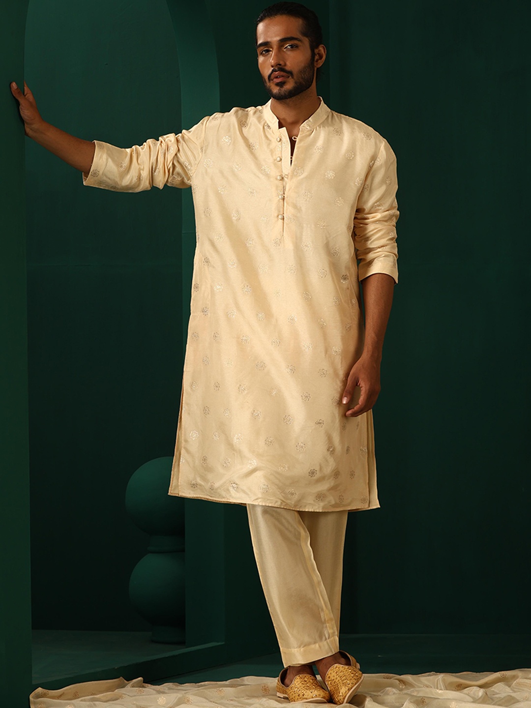 

trueBrowns Woven Design Mandarin Collar Zari Straight Kurta, Cream
