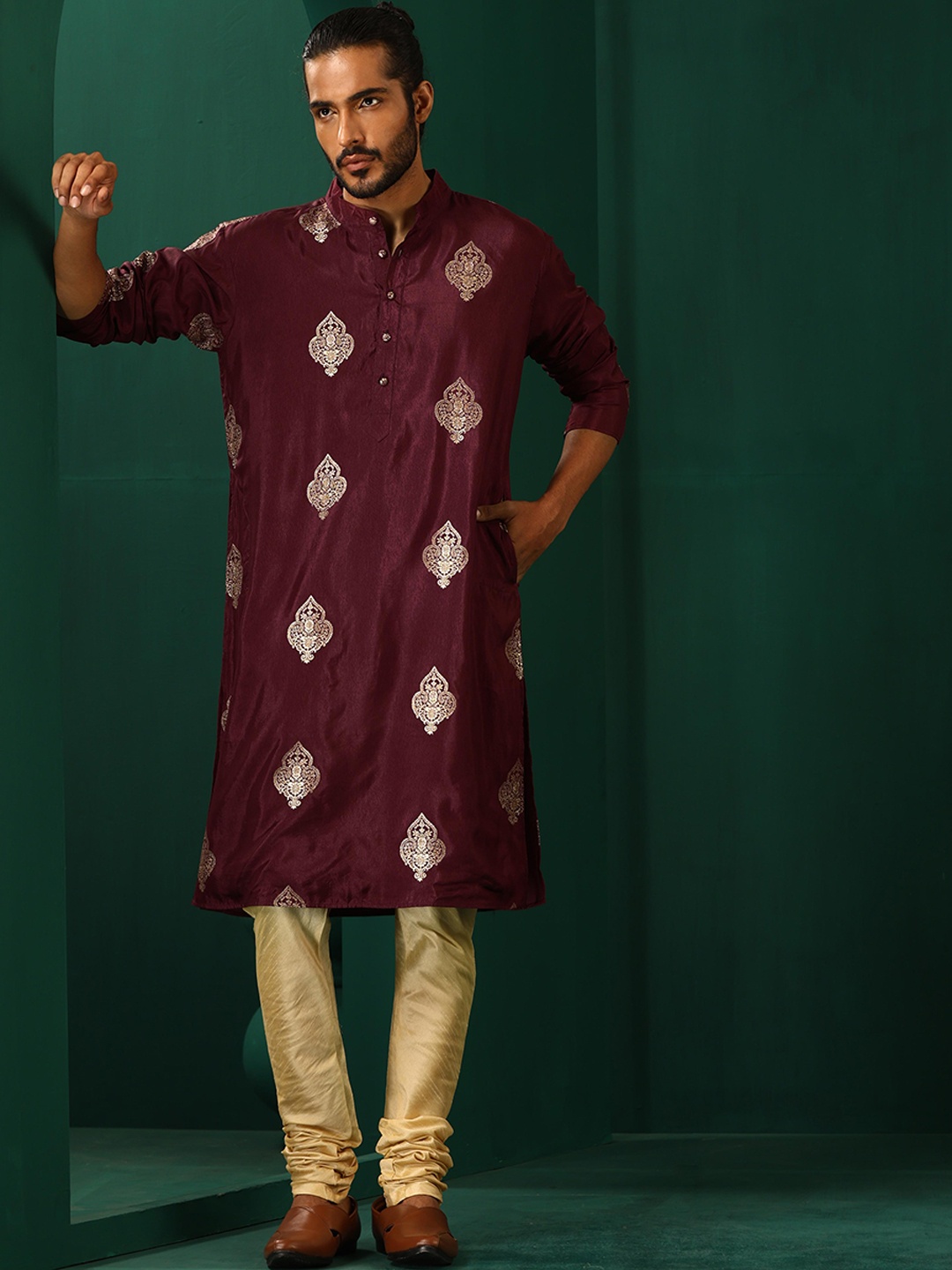 

trueBrowns Ethnic Motifs Printed Band Collar Zari A-Line Kurta, Burgundy