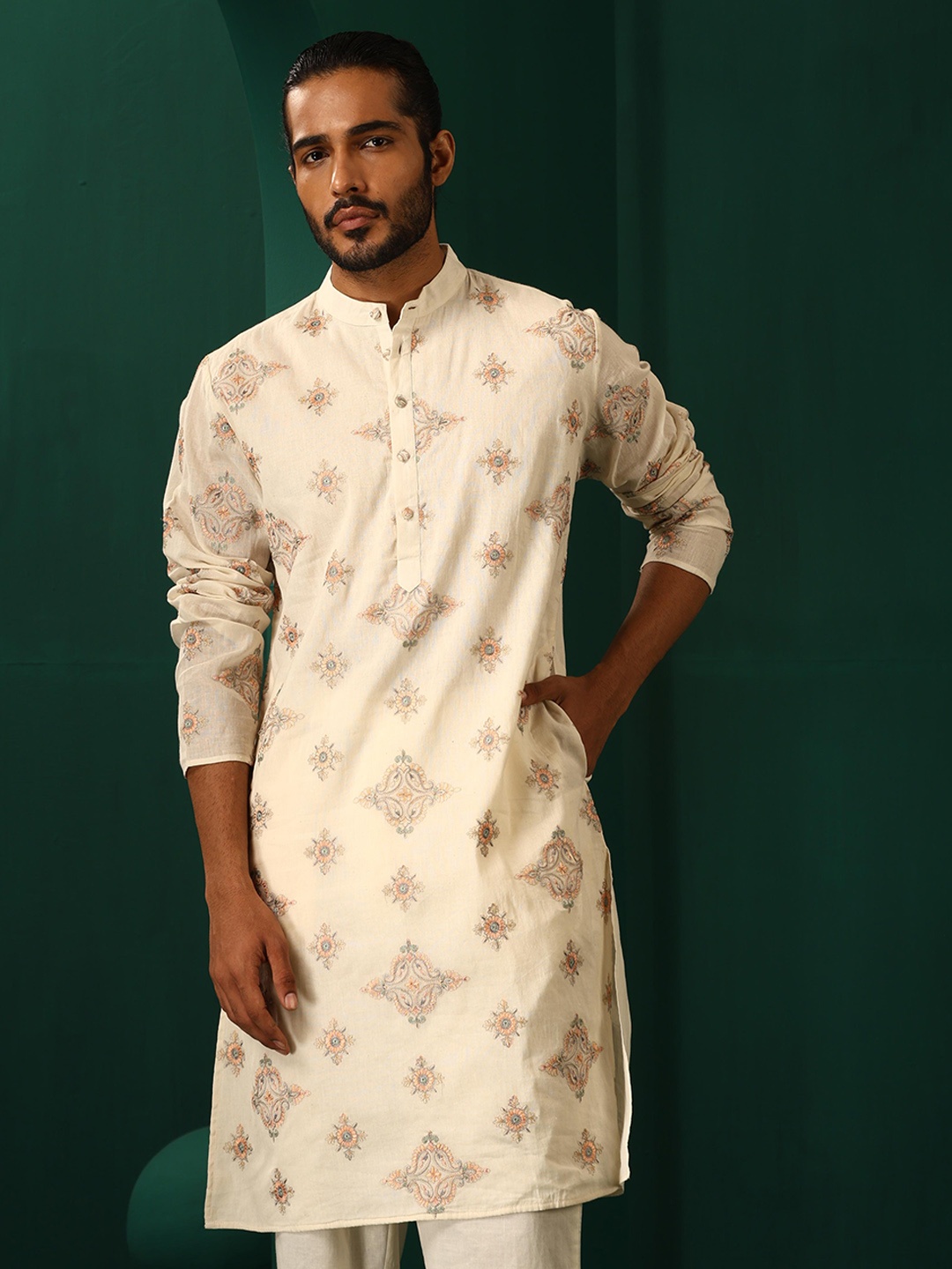 

trueBrowns Ethnic Motifs Embroidered Thread Work Band Collar Cotton Kurta, Off white