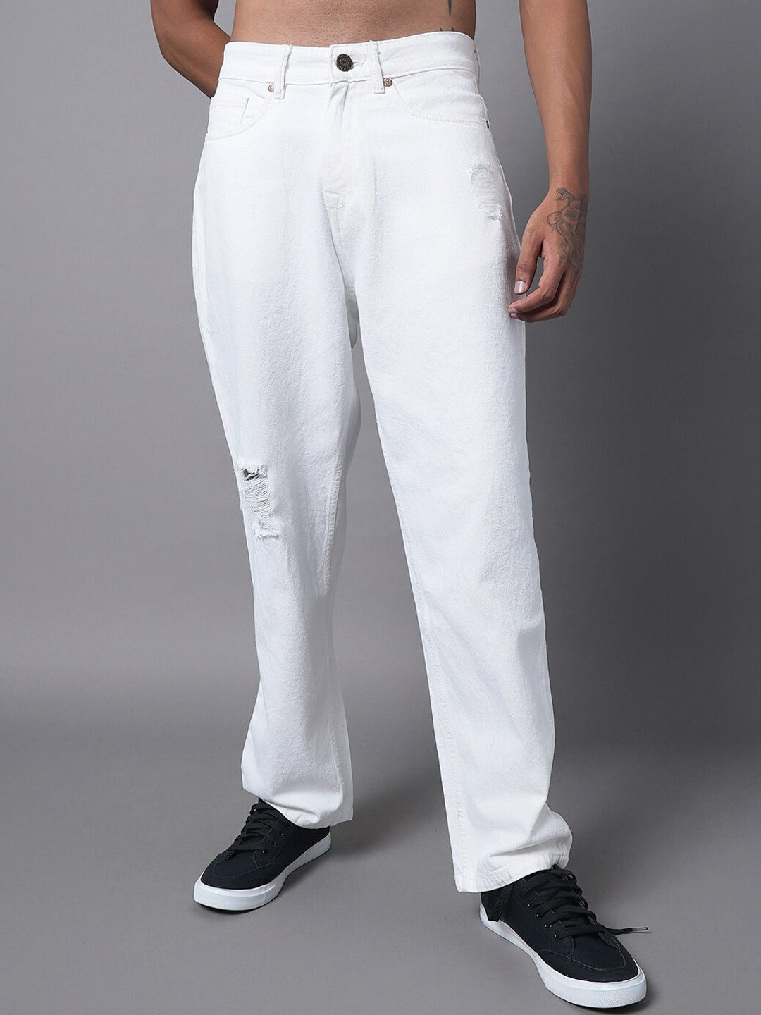 

High Star Men Wide Leg Mid-Rise Mildly Distressed Cotton Jeans, White