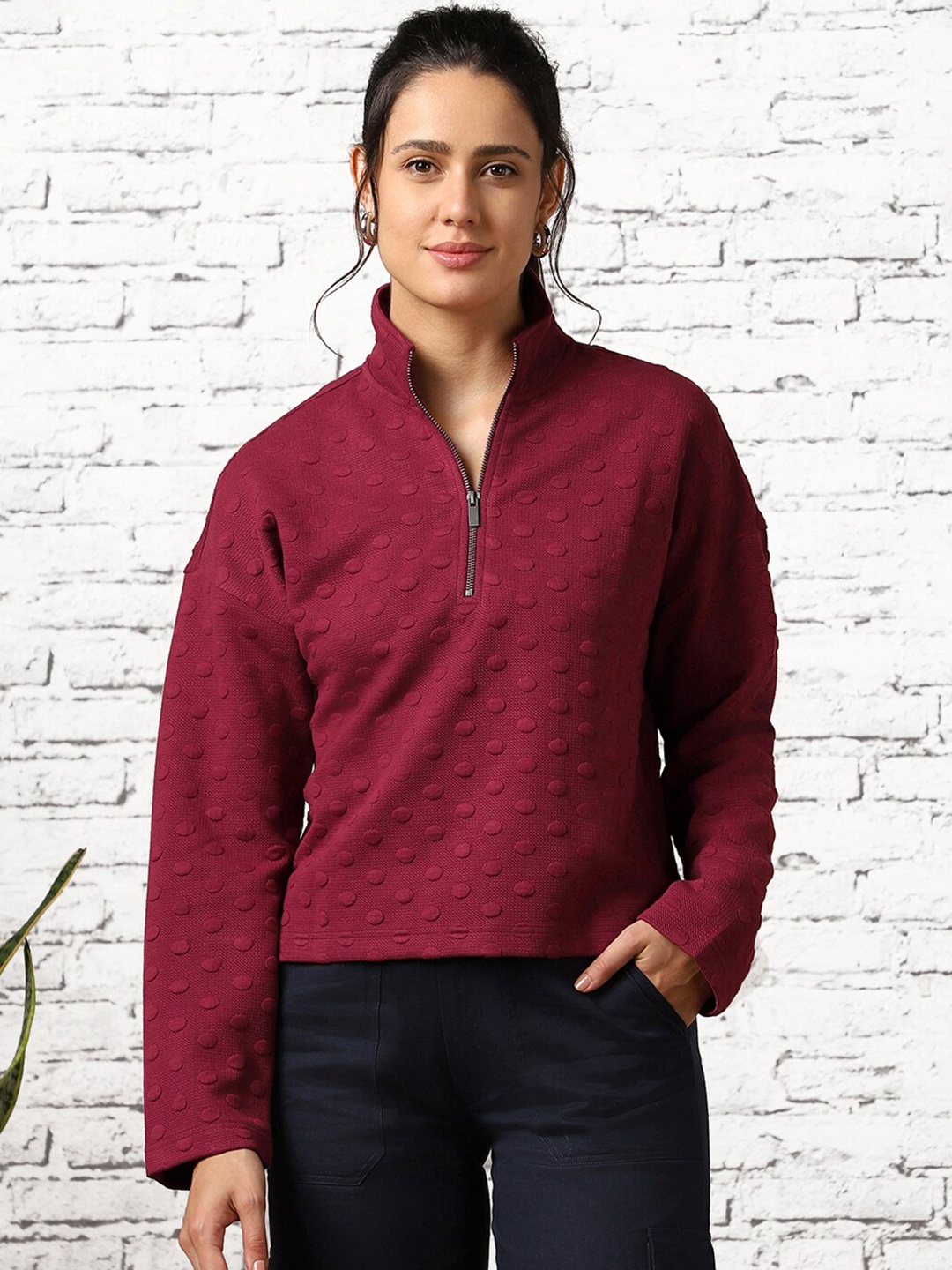 

NOBERO Bubble Knit Self Design Quilted Zip-Up Sweatshirt, Maroon