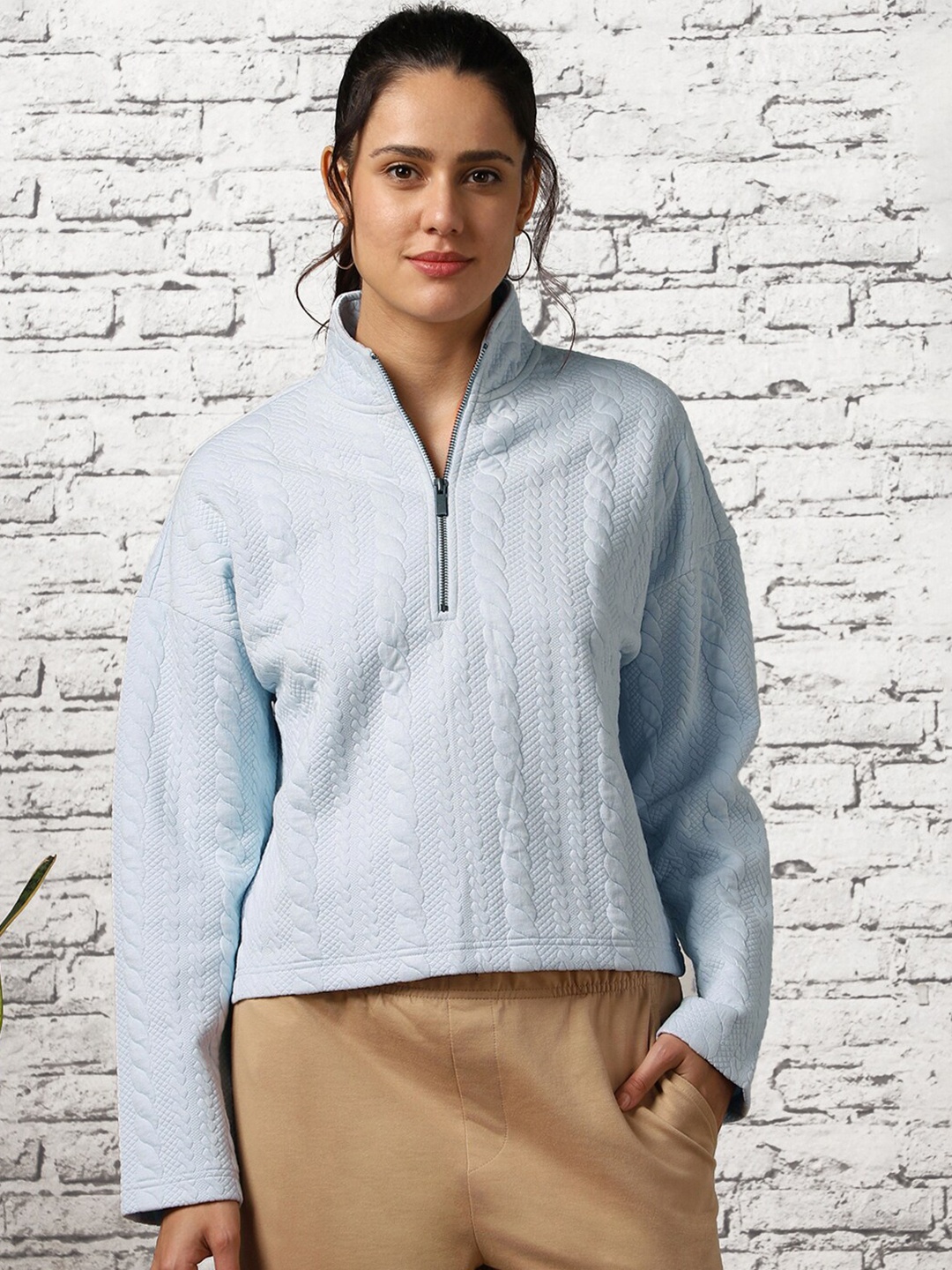 

NOBERO Self Design Stand Collar Pullover Sweatshirt, Blue