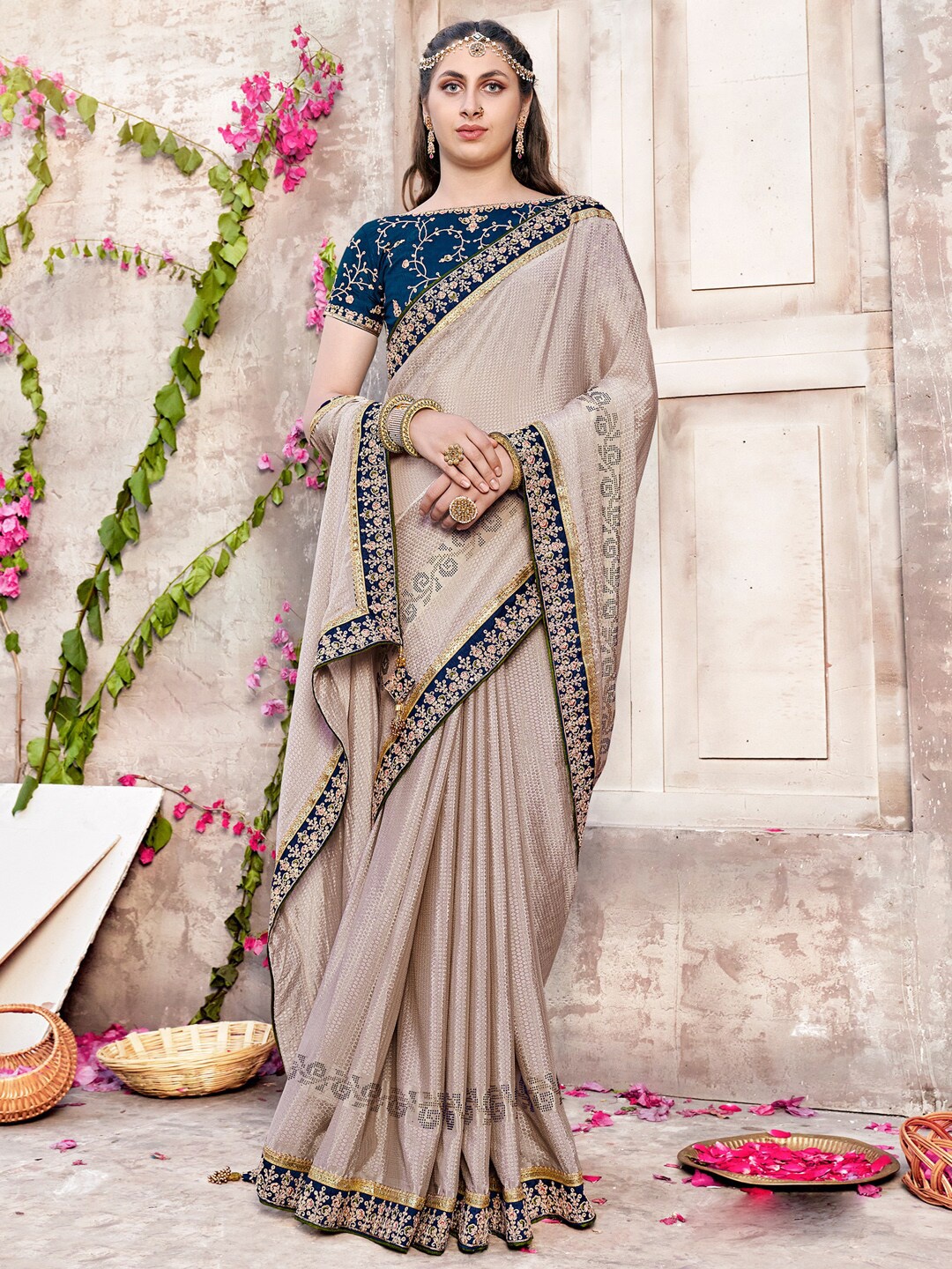 

Saree mall Abstract Printed Poly Chiffon Sarees, Cream