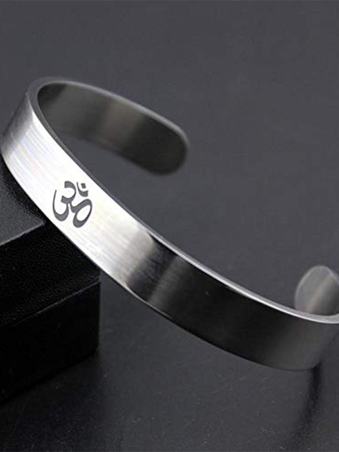 

KARISHMA KREATIONS Unisex Stainless Steel Silver-Plated Cuff Bracelet