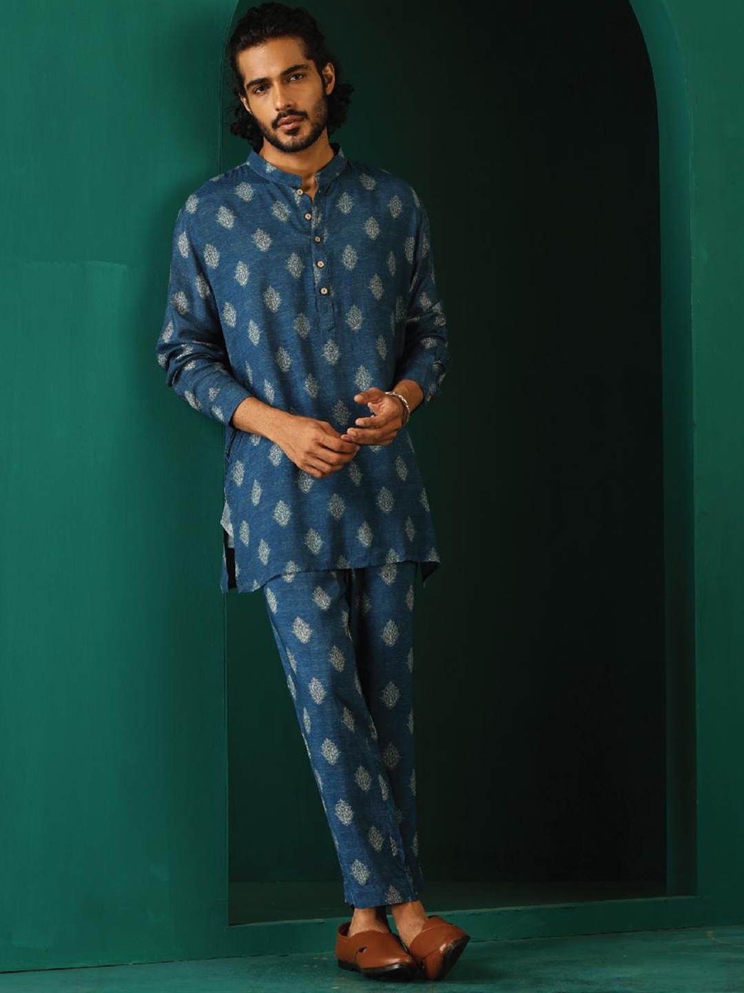 

trueBrowns Ethnic Motifs Printed Straight Kurta With Pyjama Set, Blue