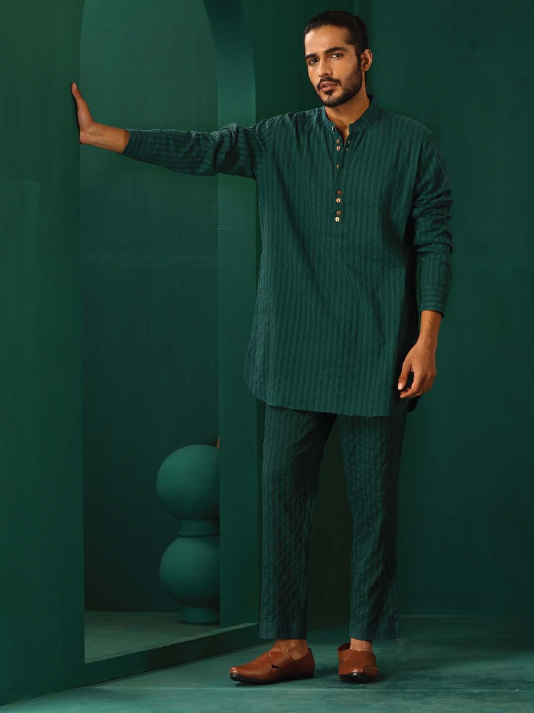 

trueBrowns Men Striped Regular Pure Cotton Kurta with Trousers, Green