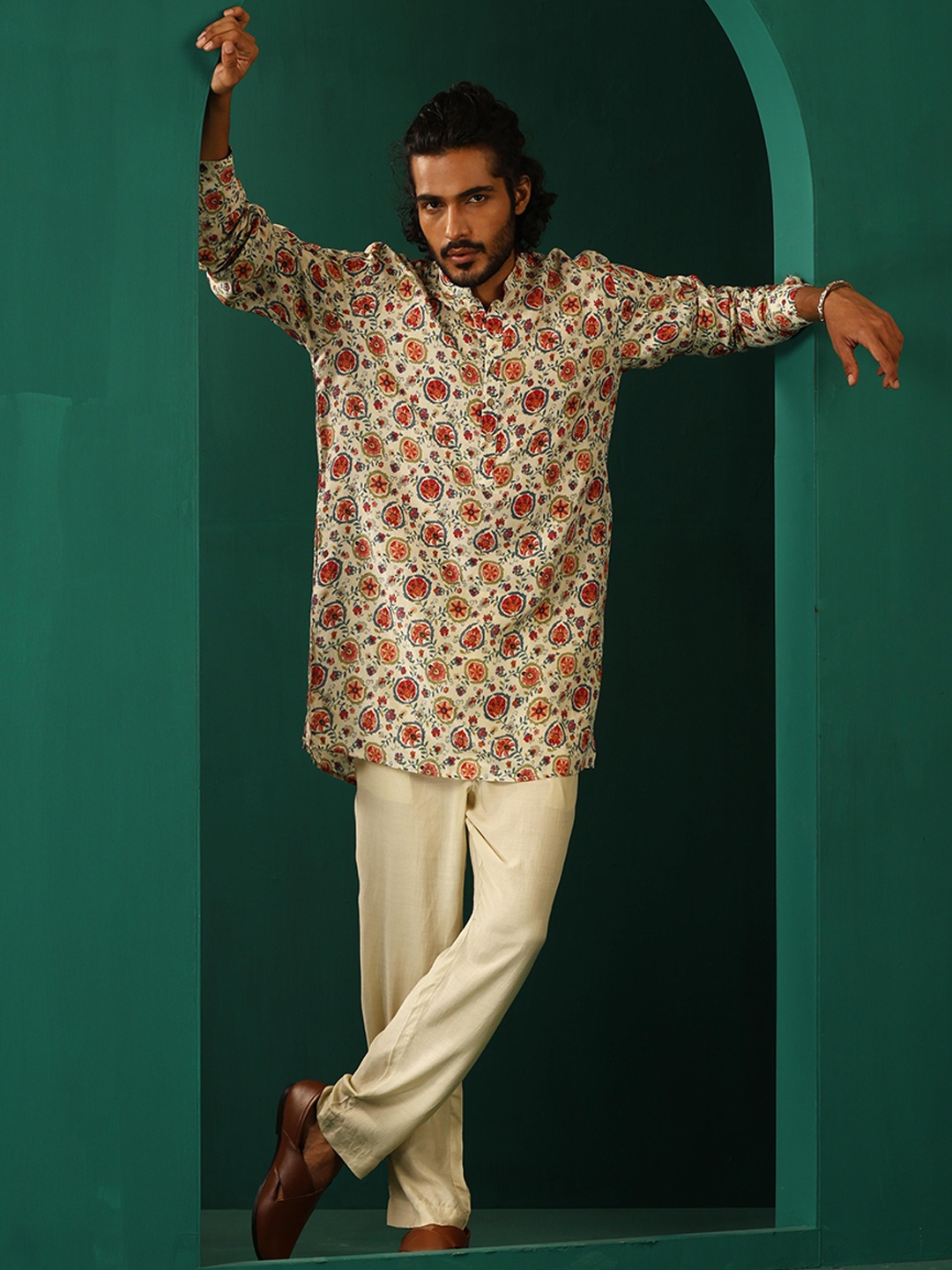 

trueBrowns Ethnic Motifs Printed Regular Pure Cotton Kurta with Trousers, Off white