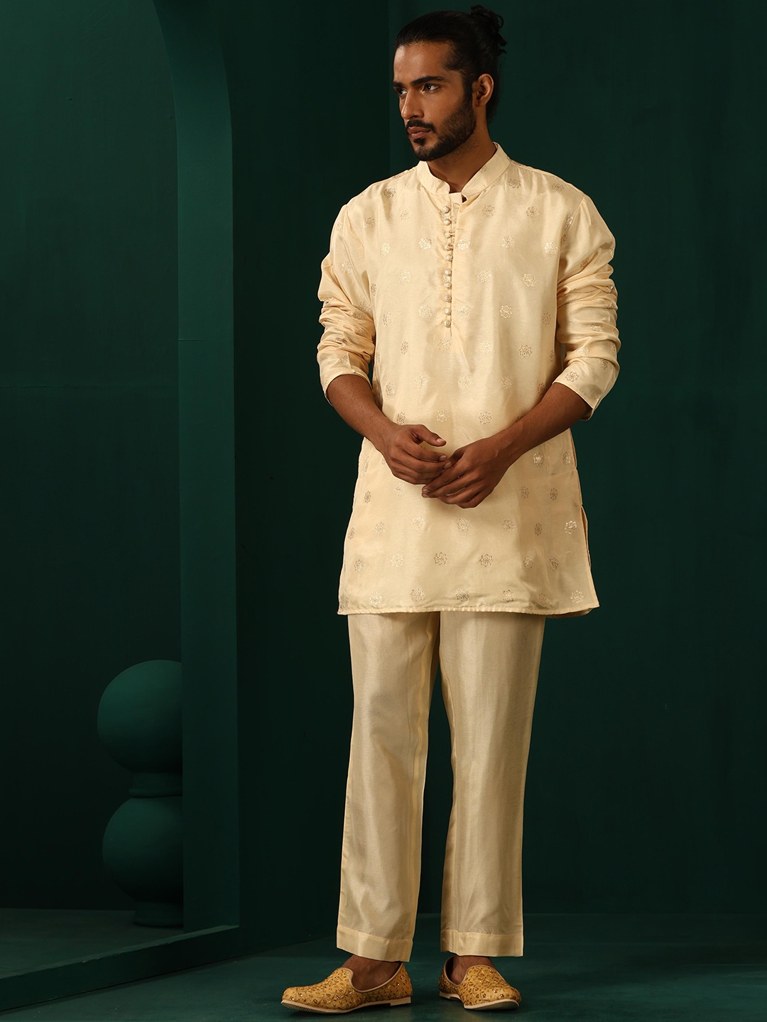 

trueBrowns Ethnic Motifs Woven Design Kurta With Trousers, Cream