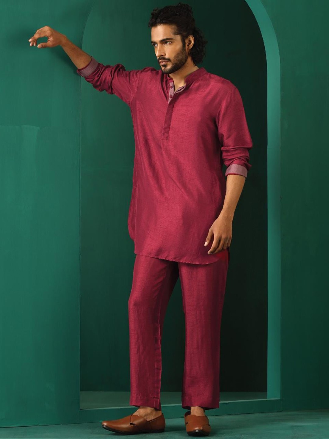 

trueBrowns Men Silk Kurta With Trousers, Purple