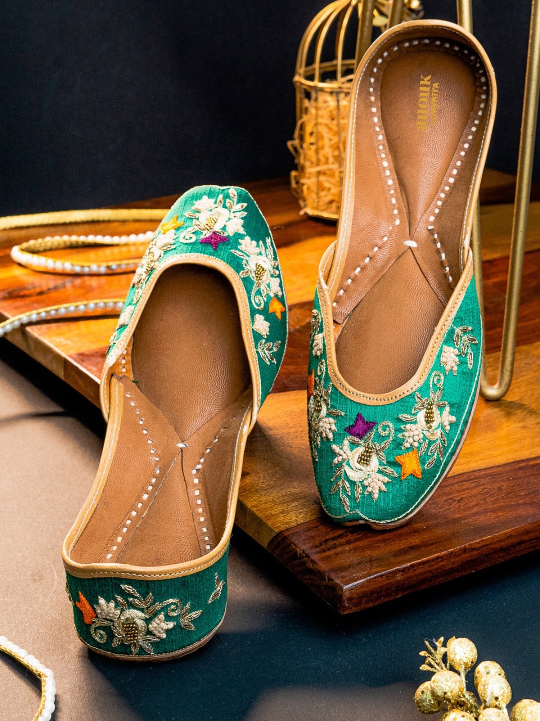 

Anouk Embellished Ethnic Mojaris, Green