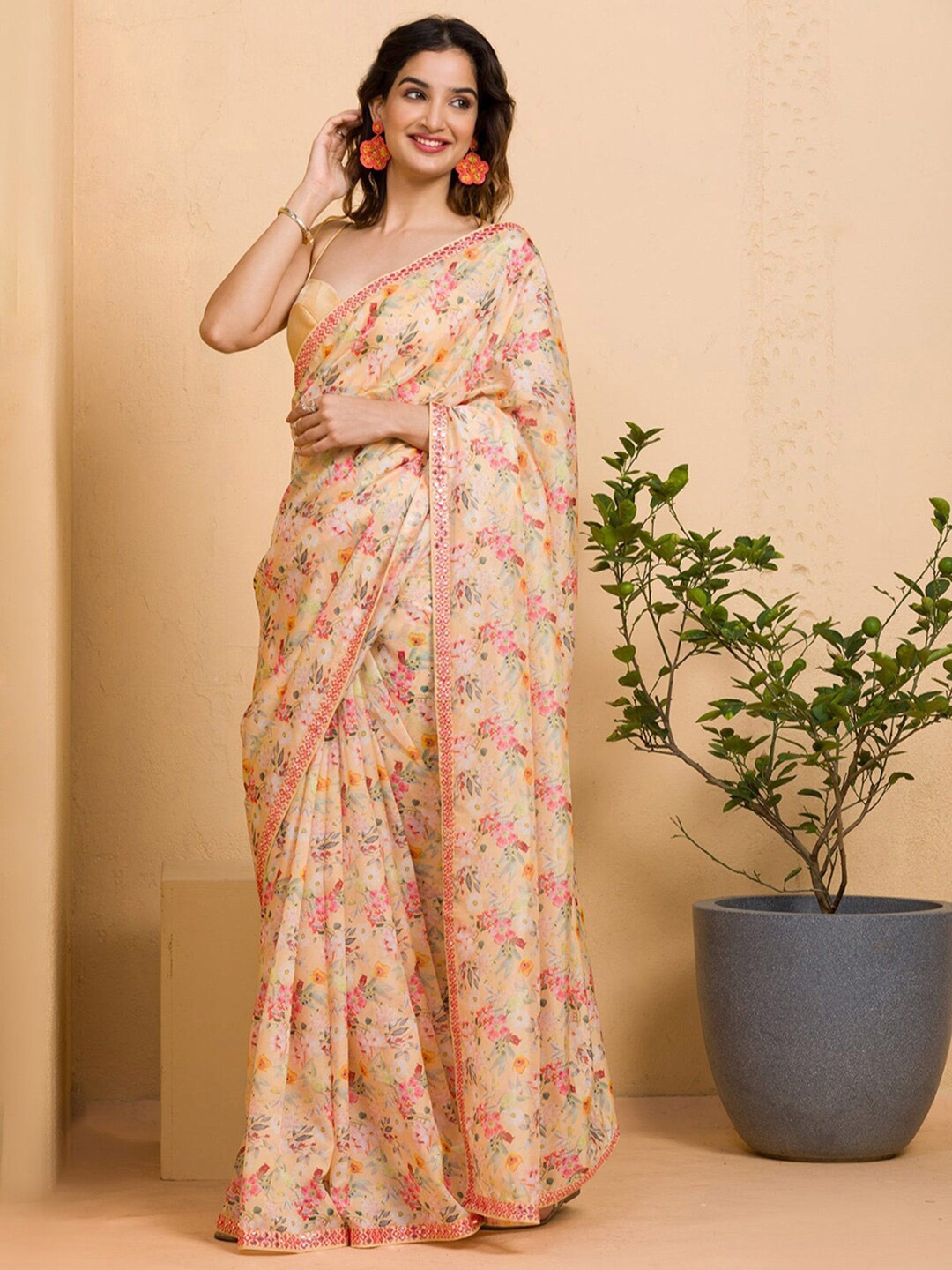 

Sangria Floral Printed Mirror Work Saree, Cream