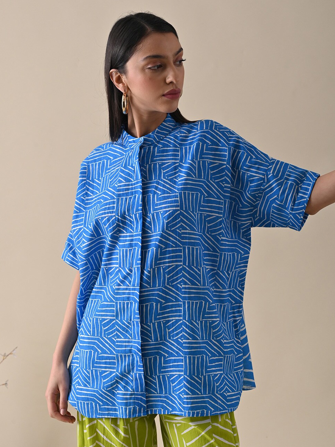 

Kanelle Abstract Printed Mandarin Collar Shirt Style Top, Blue