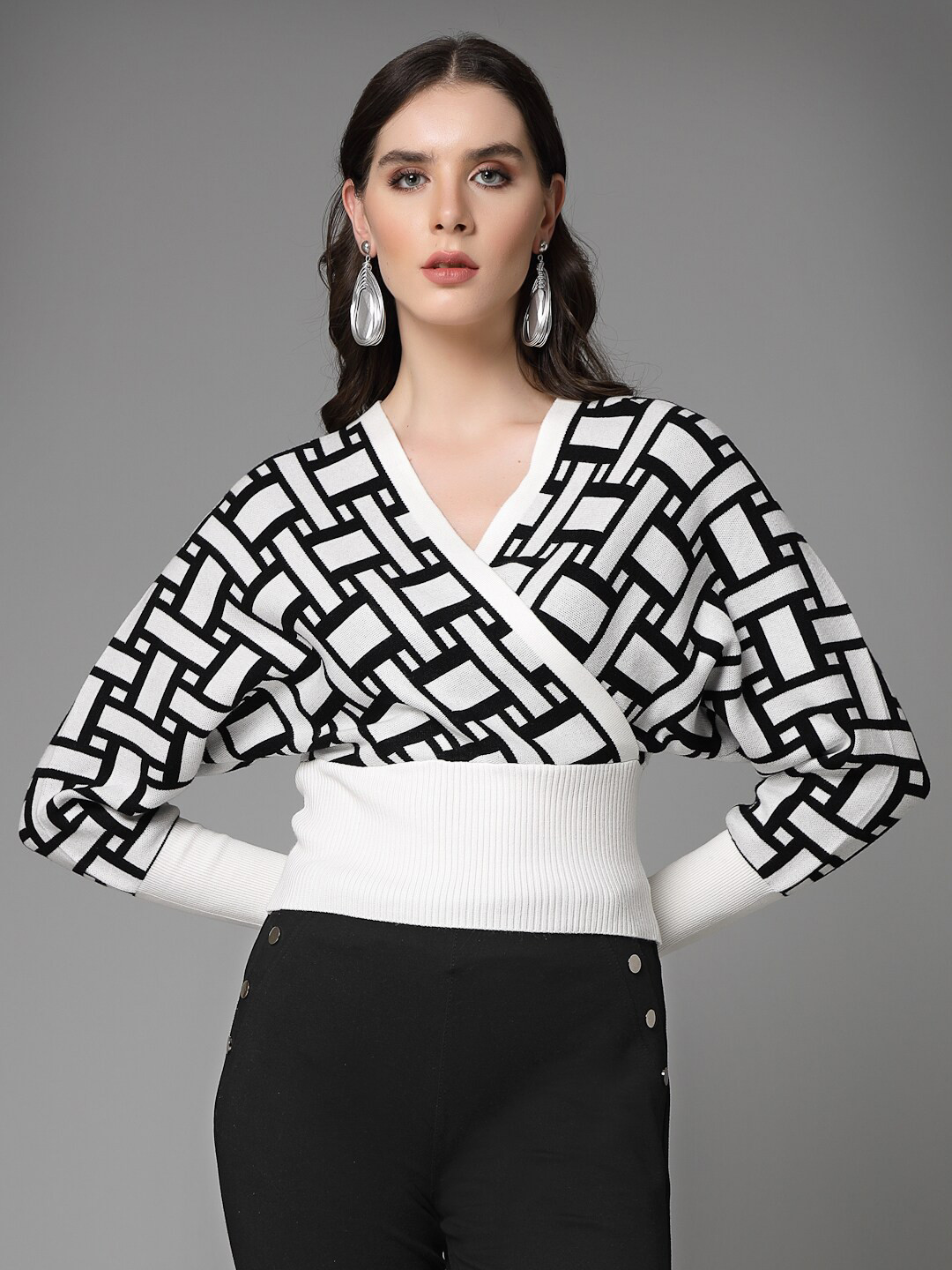 

Mafadeny Checked V Neck Pullover, White