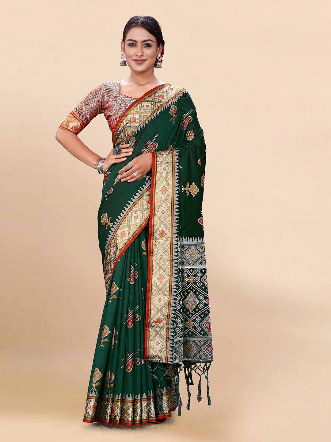 

Pisara Ethnic Motifs Woven Design Zari Silk Cotton Patola Saree, Green