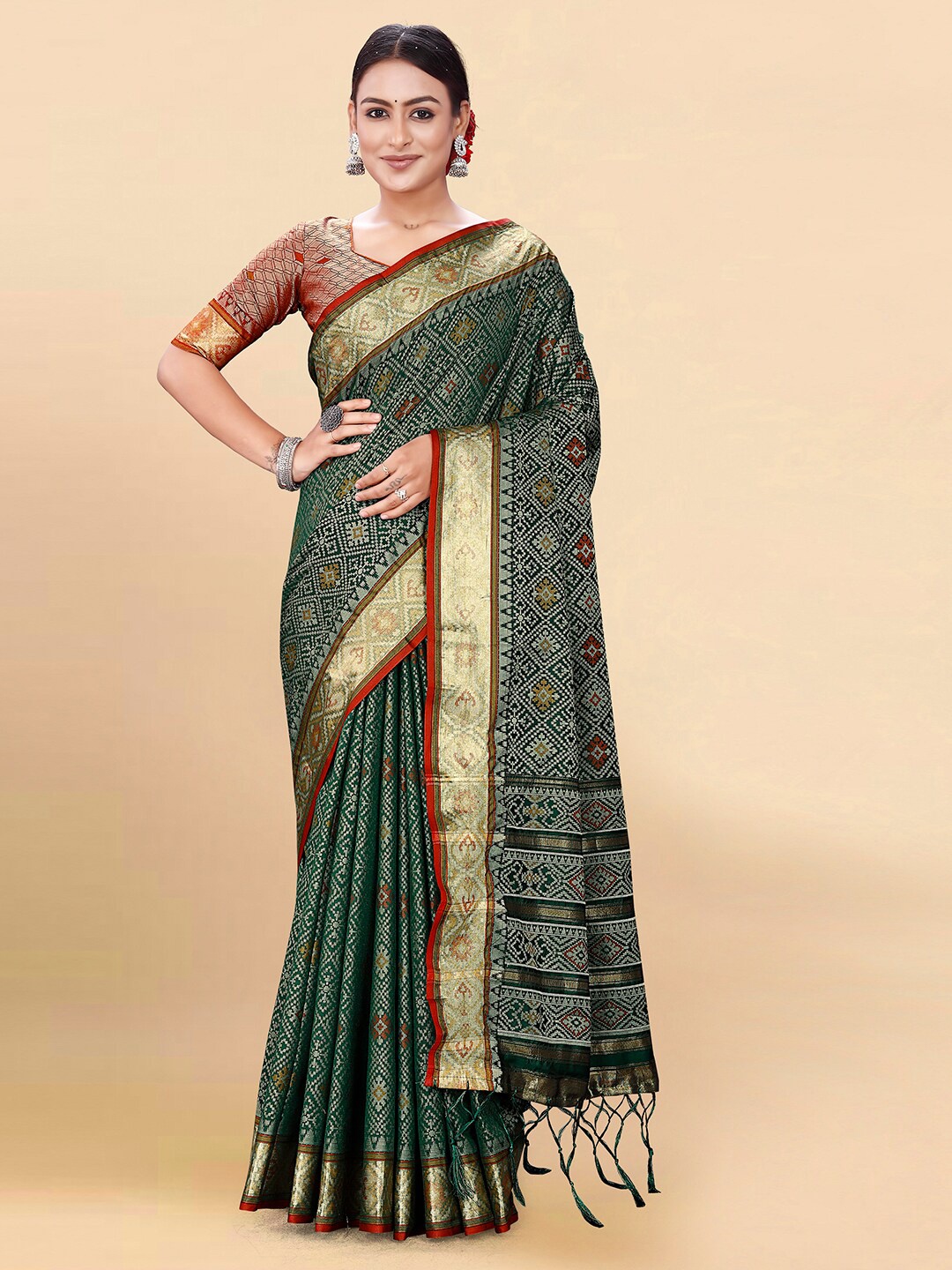 

Pisara Ethnic Motifs Woven Design Zari Silk Cotton Patola Saree, Green