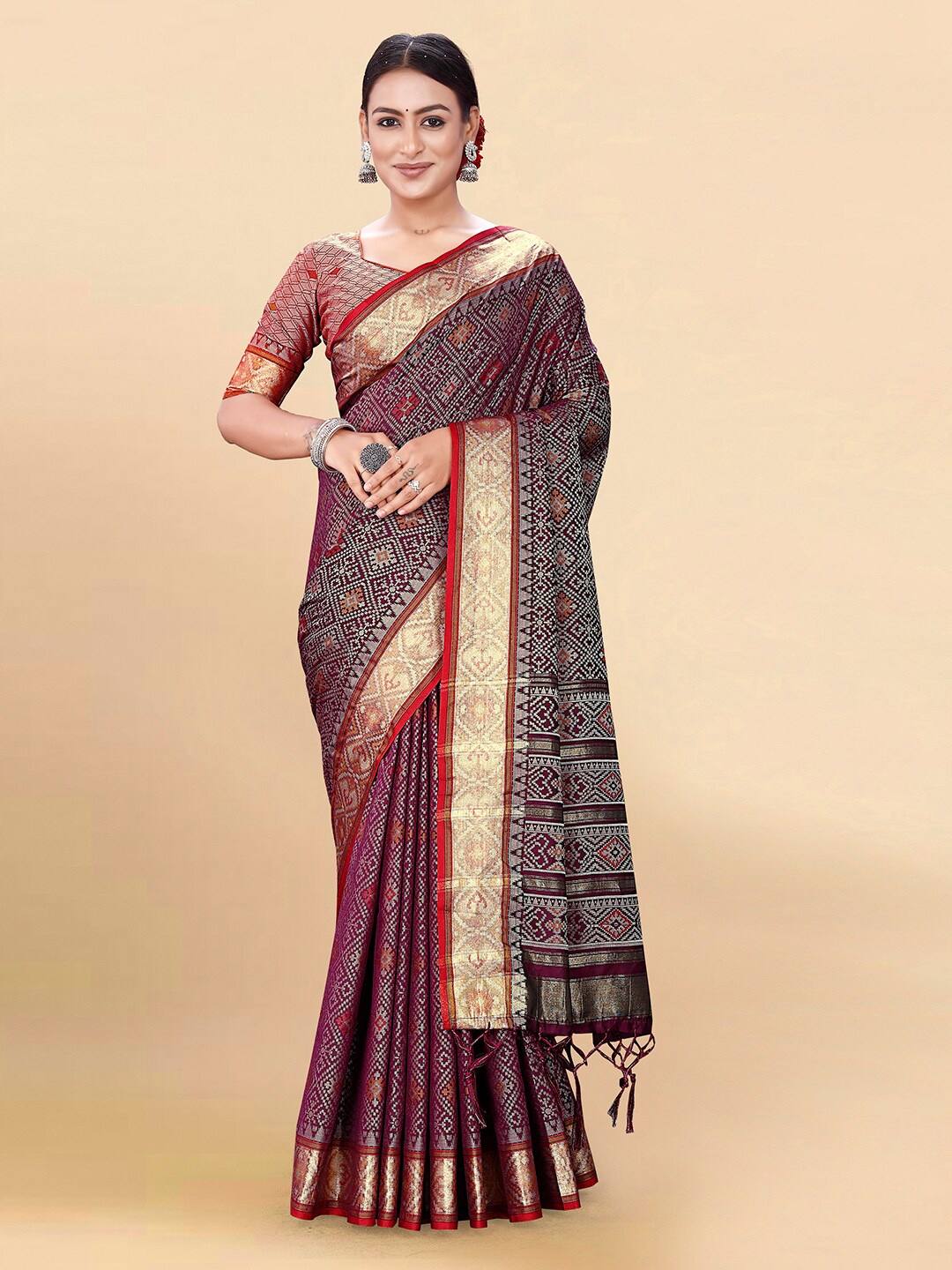 

Pisara Ethnic Motifs Woven Design Zari Silk Cotton Patola Saree, Magenta