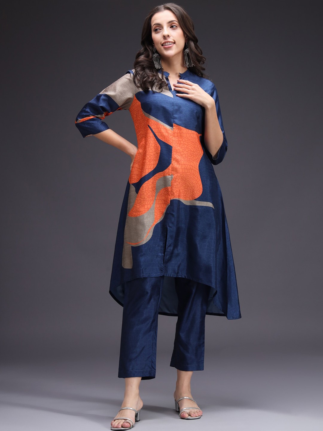 

HEEPOSH Abstract Printed Mandarin Collar A-Line Kurta with Trouser, Blue