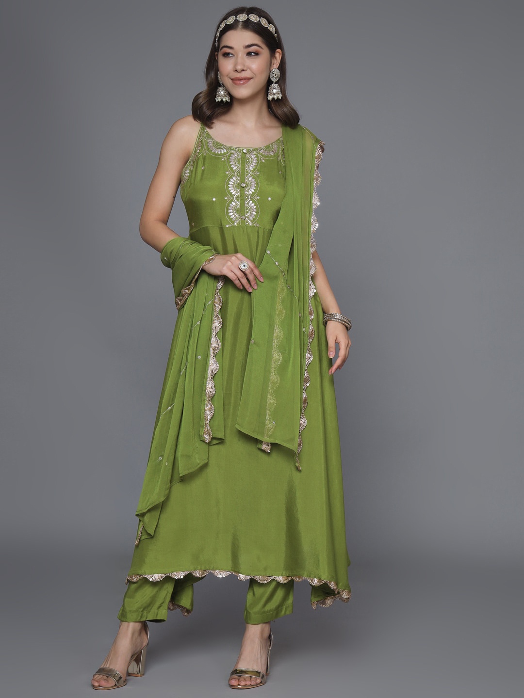 

HEEPOSH Ethnic Motifs Yoke Design Sequinned A-Line Kurta & Trouser With Dupatta, Green