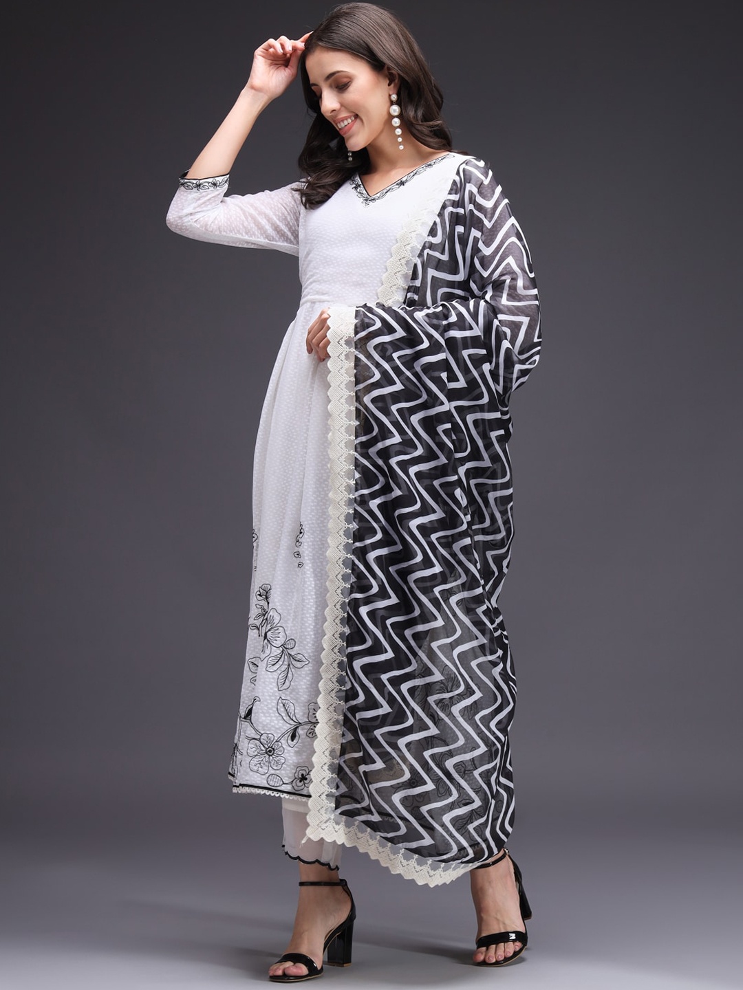 

HEEPOSH Dobby Floral Embroidered Empire Kurta with Trousers & Dupatta, White