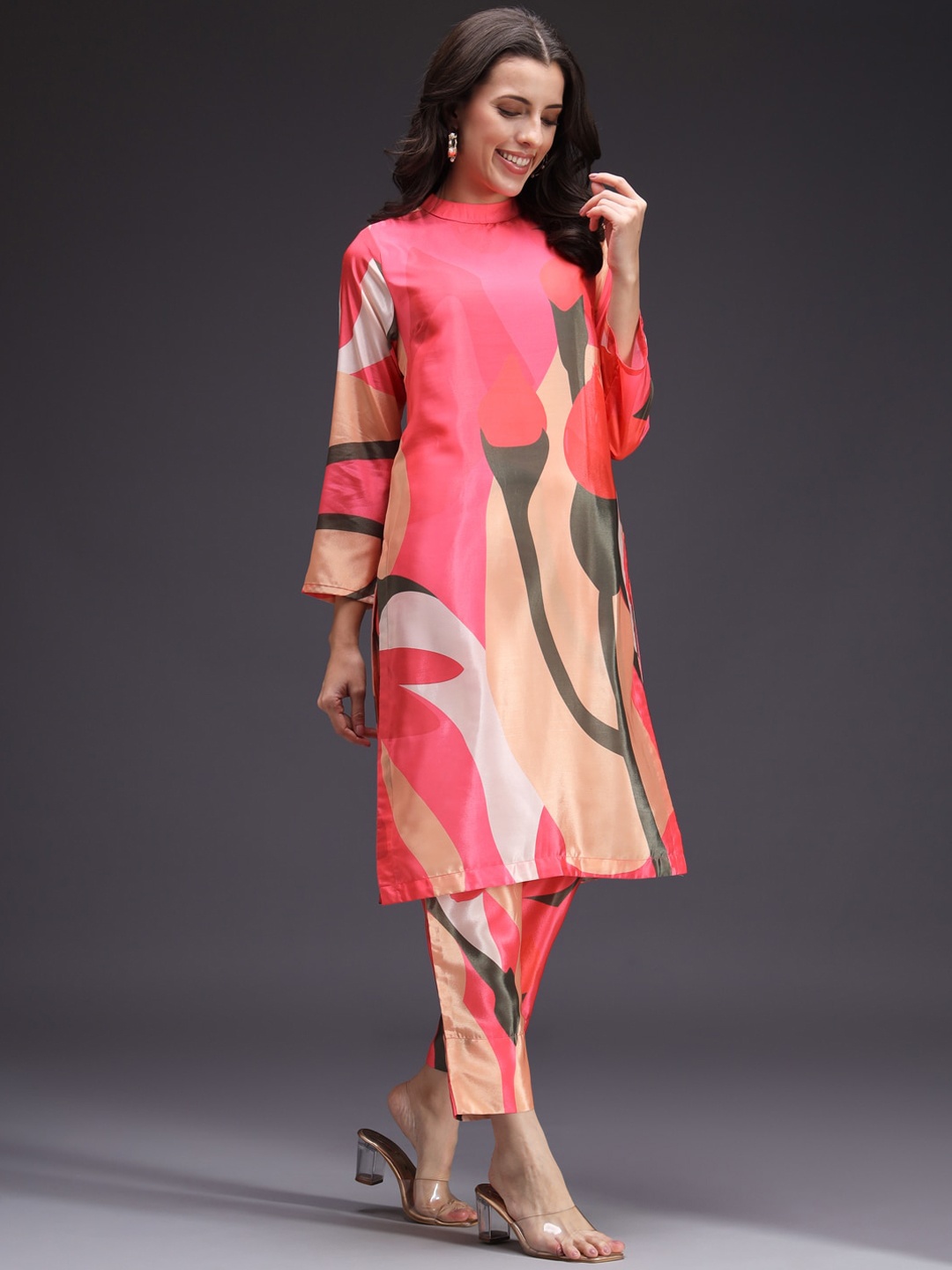 

HEEPOSH Floral Printed High Neck Straight Kurta with Trouser, Pink