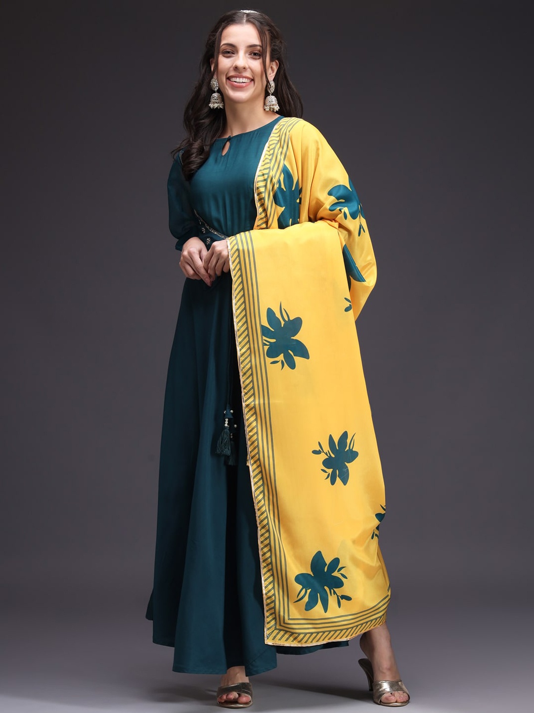 

HEEPOSH Women Teal Floral Embroidered Regular Beads and Stones Kurta with Trousers & With Dupatta