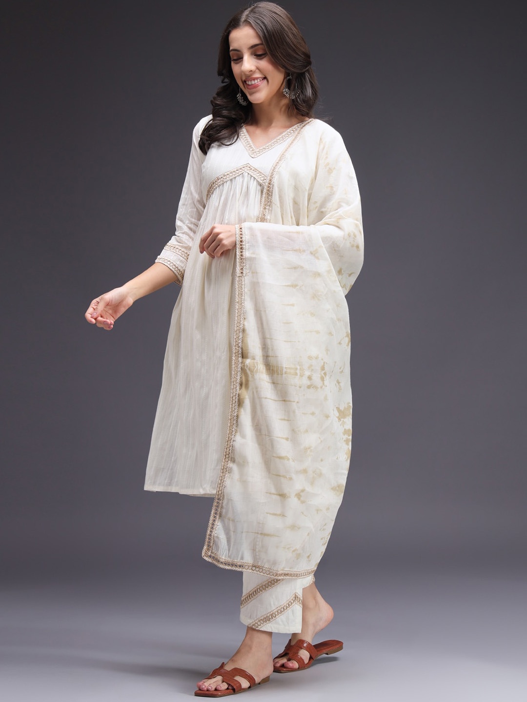 

HEEPOSH V-Neck Straight Kurta & Trousers With Dupatta, Cream