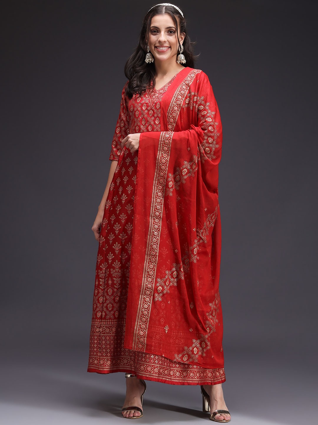 

HEEPOSH Ethnic Motifs Printed V-Neck A-Line Ethnic Dress With Dupatta, Red